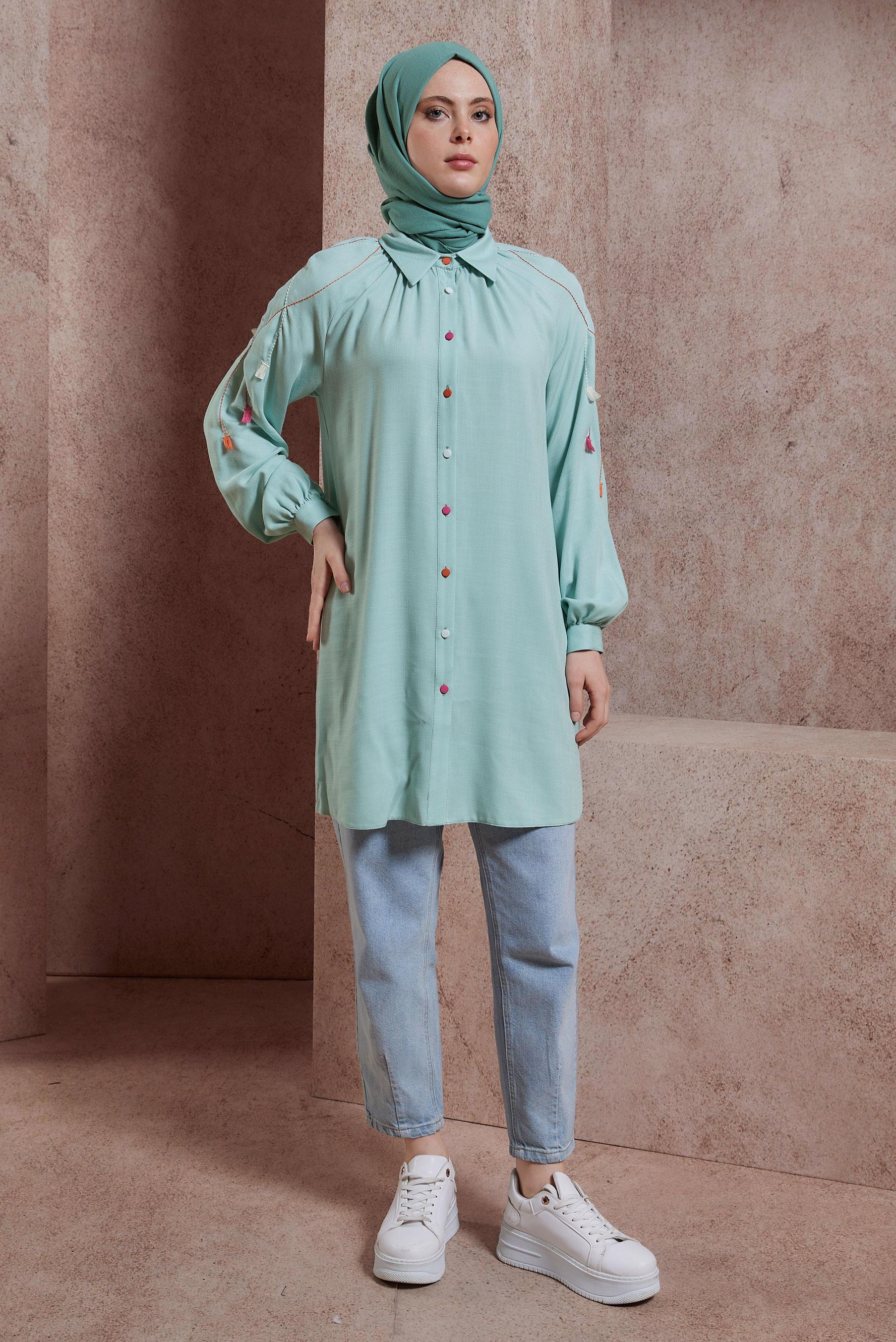 Tesettür giyim YEŞİL PÜSKÜL DETAYLI DÜĞMELİ TUNİK 43913