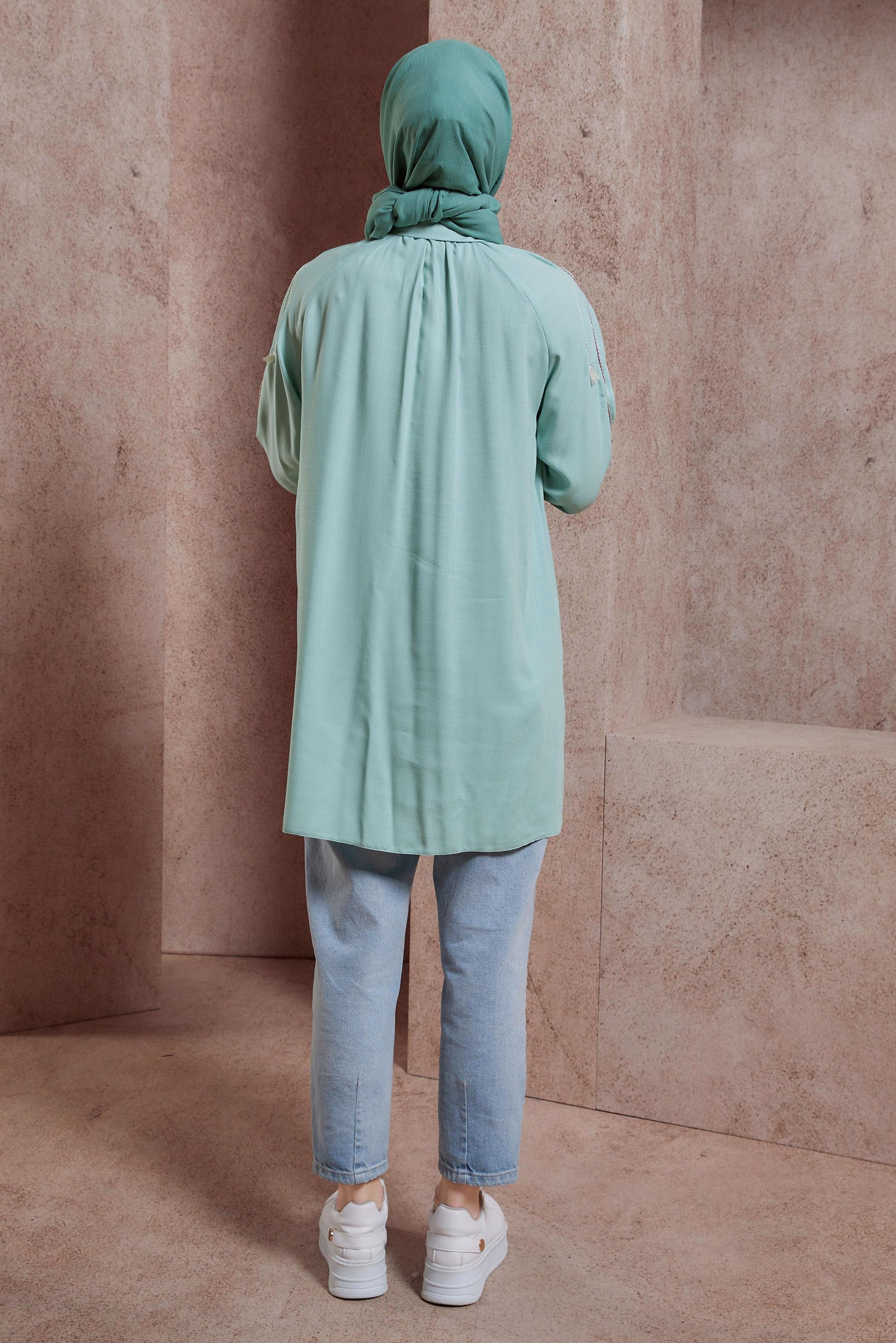 Tesettür giyim YEŞİL PÜSKÜL DETAYLI DÜĞMELİ TUNİK 43913