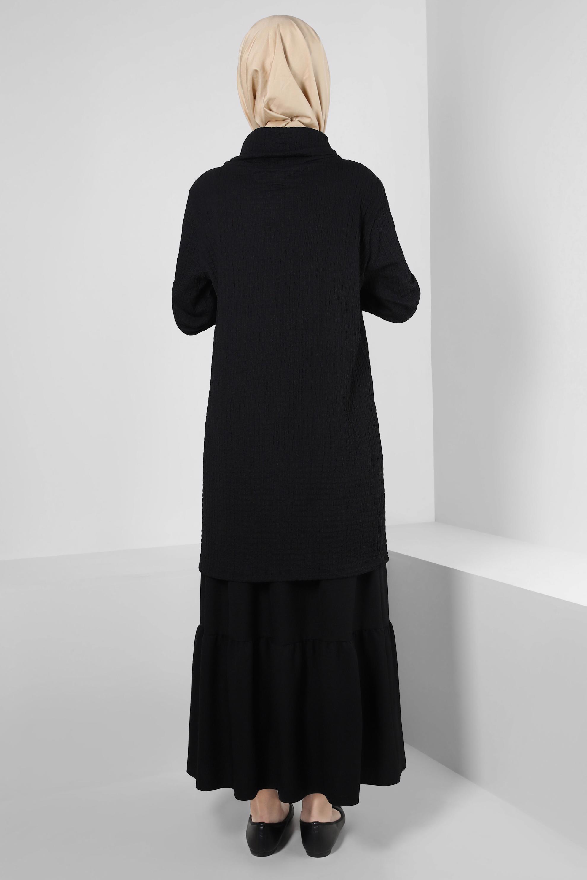 Tesettür giyim SİYAH YAKASI BAĞLAMA DETAYLI MANŞETLERİ LASTİKLİ TUNİK 43931