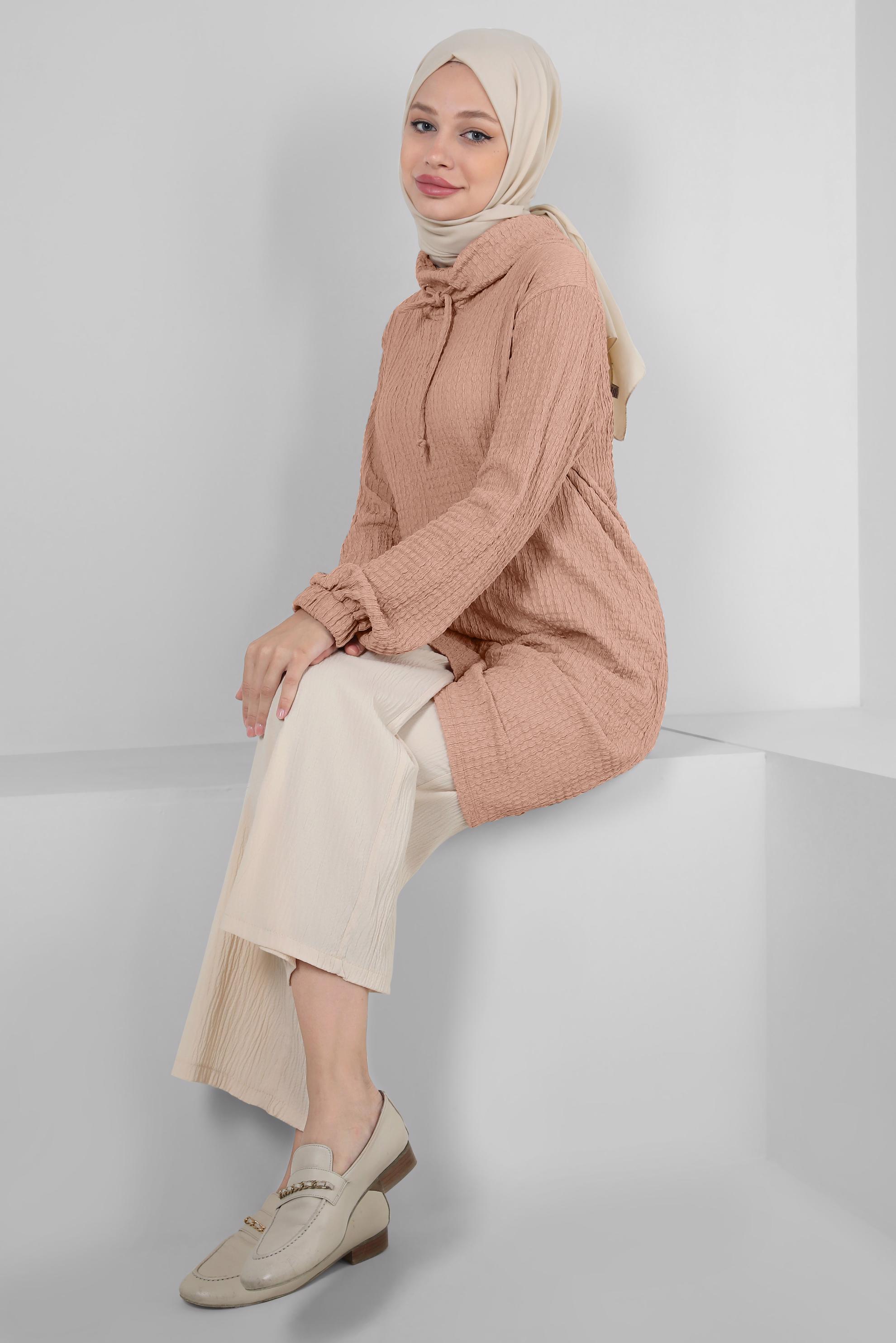 Tesettür giyim PUDRA YAKASI BAĞLAMA DETAYLI MANŞETLERİ LASTİKLİ TUNİK 43931