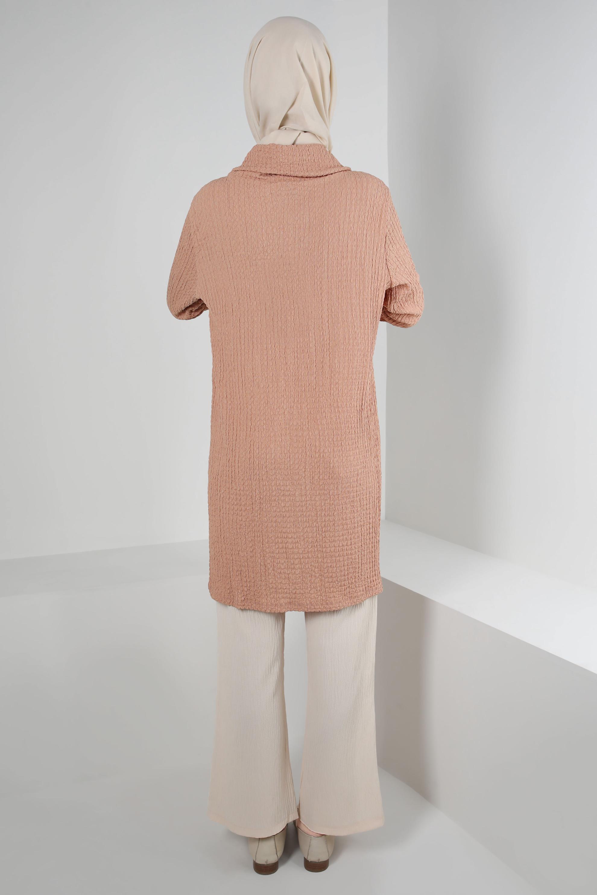 Tesettür giyim PUDRA YAKASI BAĞLAMA DETAYLI MANŞETLERİ LASTİKLİ TUNİK 43931