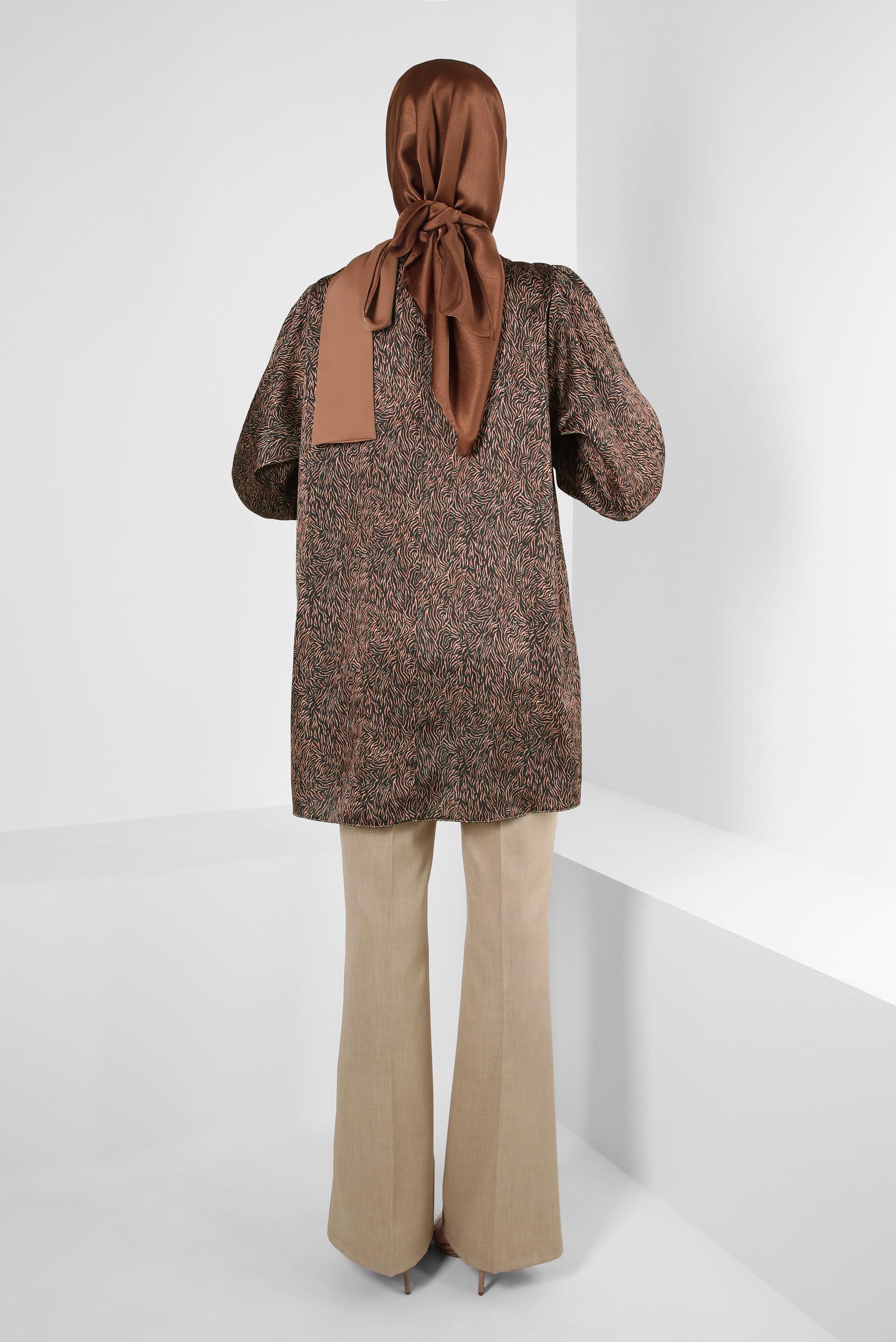 Tesettür giyim TURUNCU DESENLİ YAKASI BAĞLAMA DETAYLI SATEN TUNİK 43934