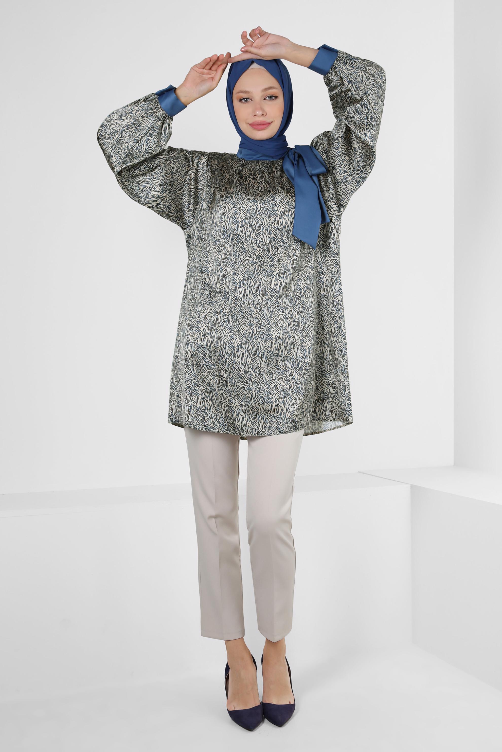 Tesettür giyim LACİVERT DESENLİ YAKASI BAĞLAMA DETAYLI SATEN TUNİK 43934