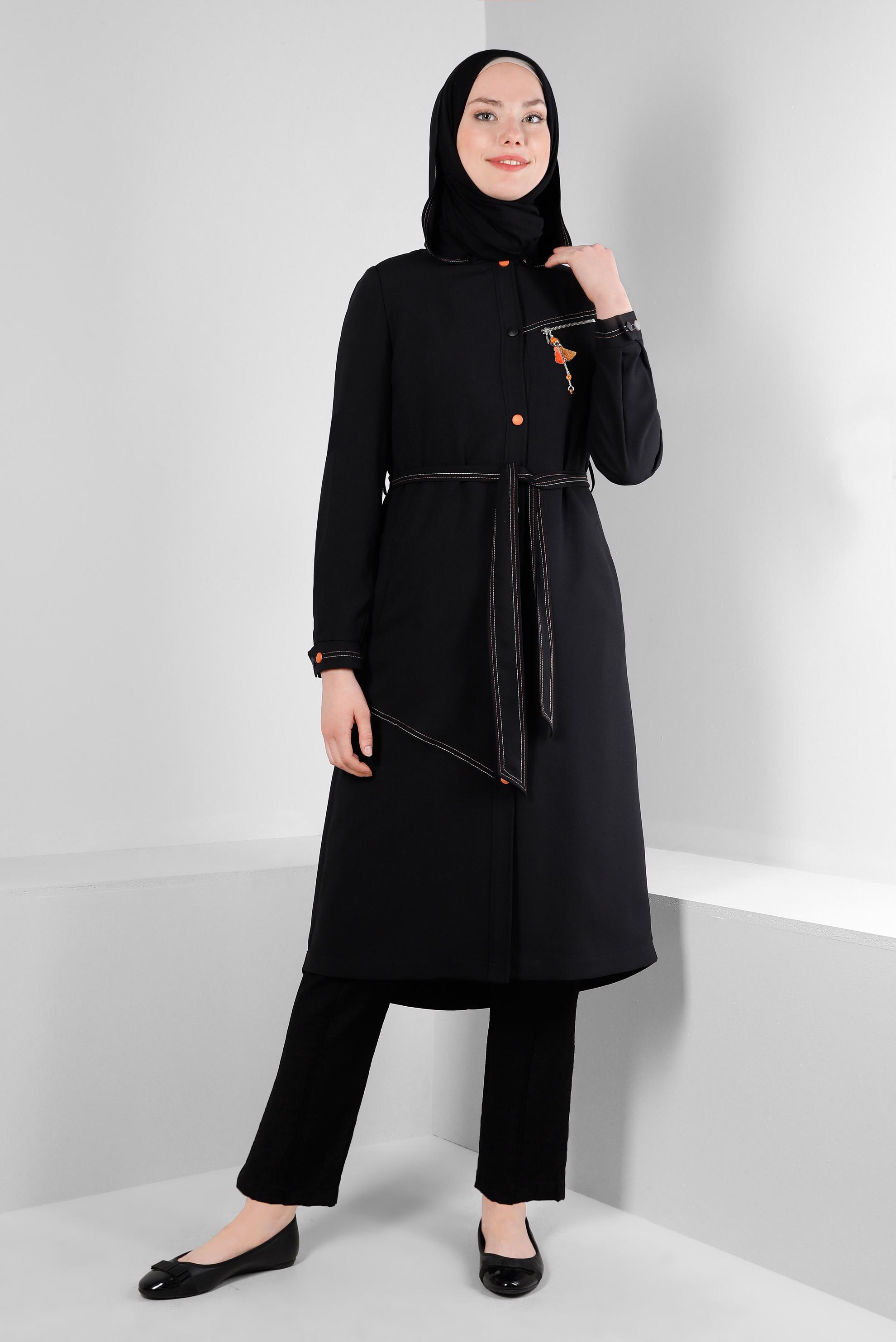 Tesettür giyim SİYAH ÇIKARILABİLİR KAPÜŞONLU KUŞAKLI TRENÇKOT 10708