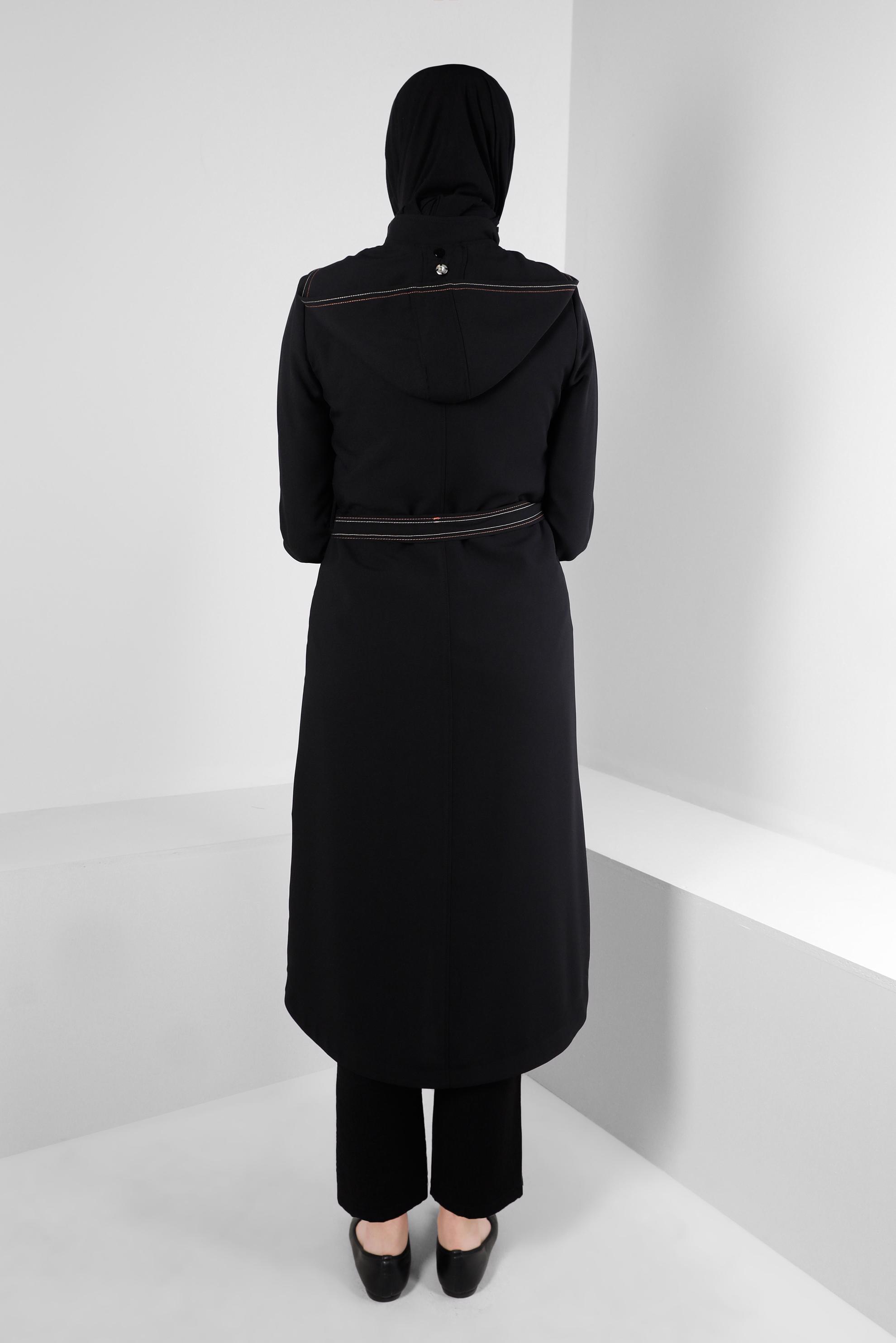 Tesettür giyim SİYAH ÇIKARILABİLİR KAPÜŞONLU KUŞAKLI TRENÇKOT 10708