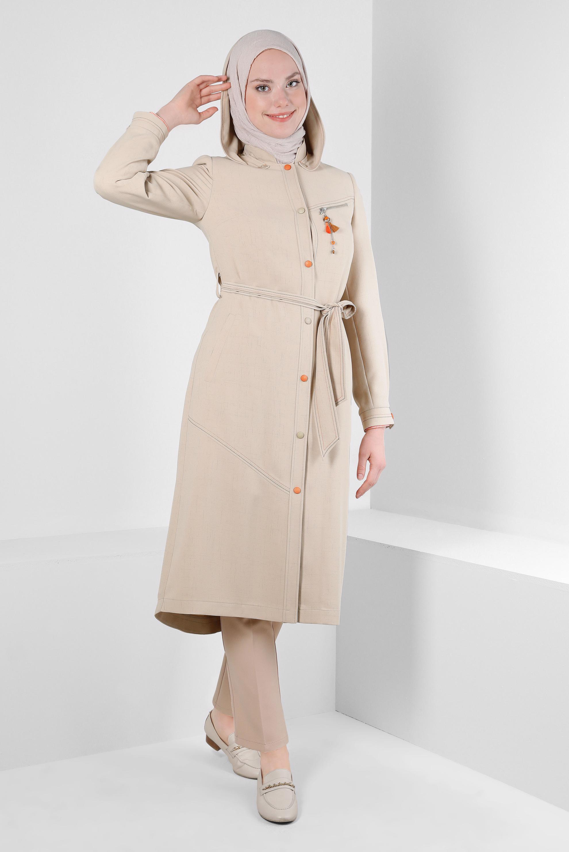 Tesettür giyim BEJ ÇIKARILABİLİR KAPÜŞONLU KUŞAKLI TRENÇKOT 10708
