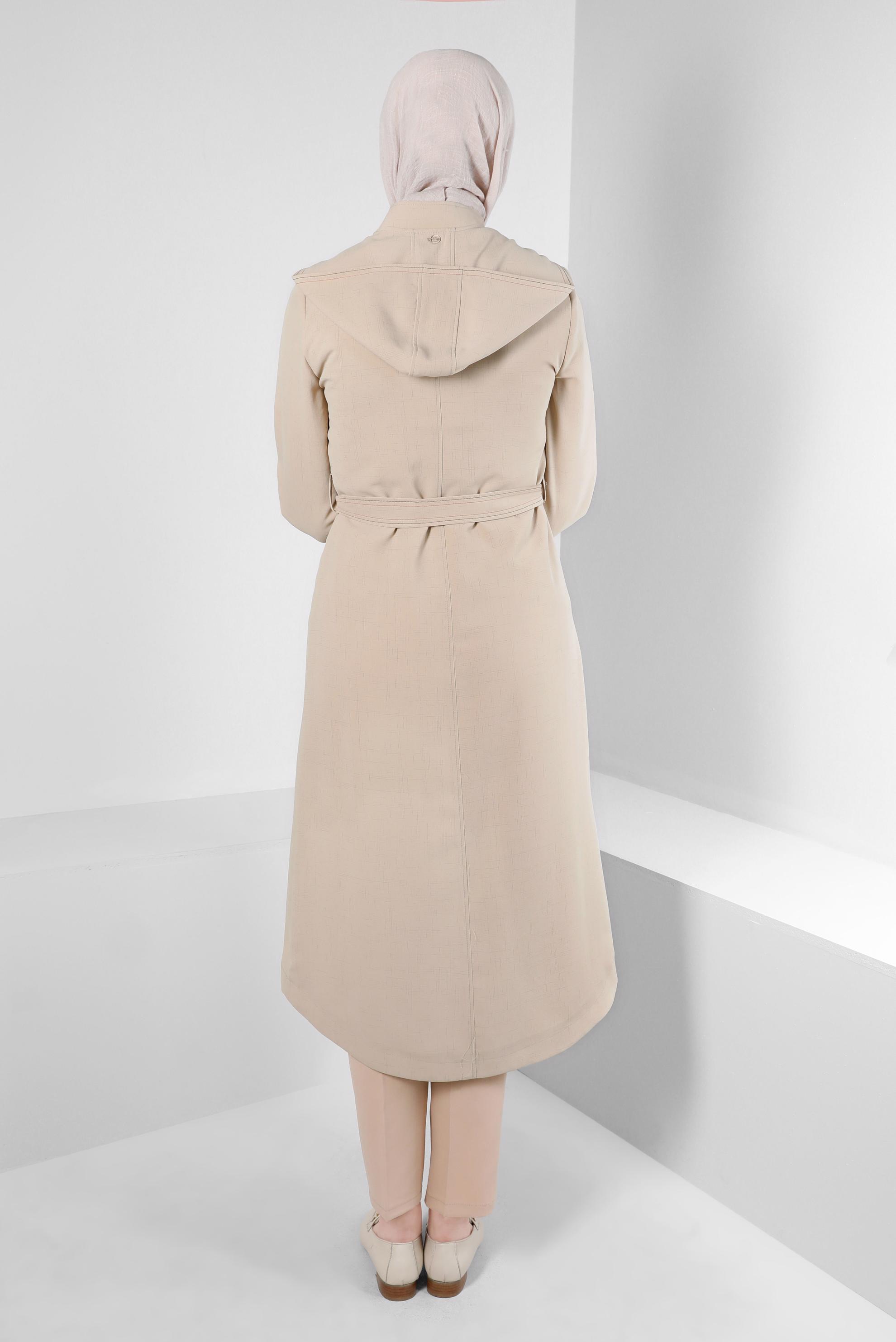 Tesettür giyim BEJ ÇIKARILABİLİR KAPÜŞONLU KUŞAKLI TRENÇKOT 10708