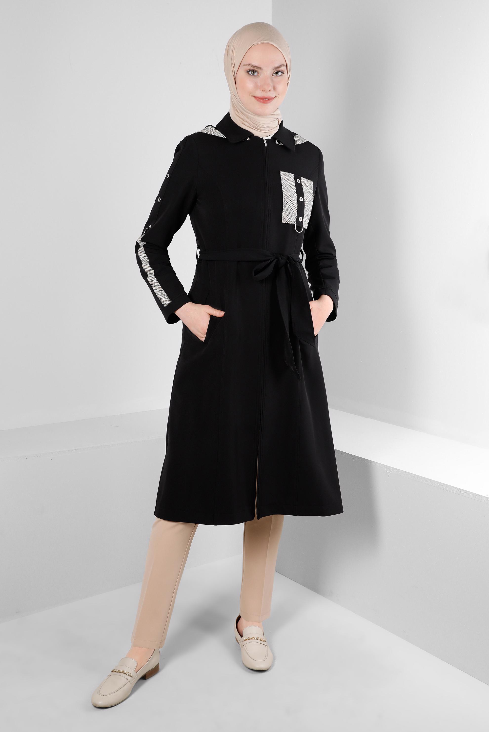 Tesettür giyim SİYAH KAPÜŞONLU KUŞGÖZÜ DETAYLI TRENÇKOT 10710