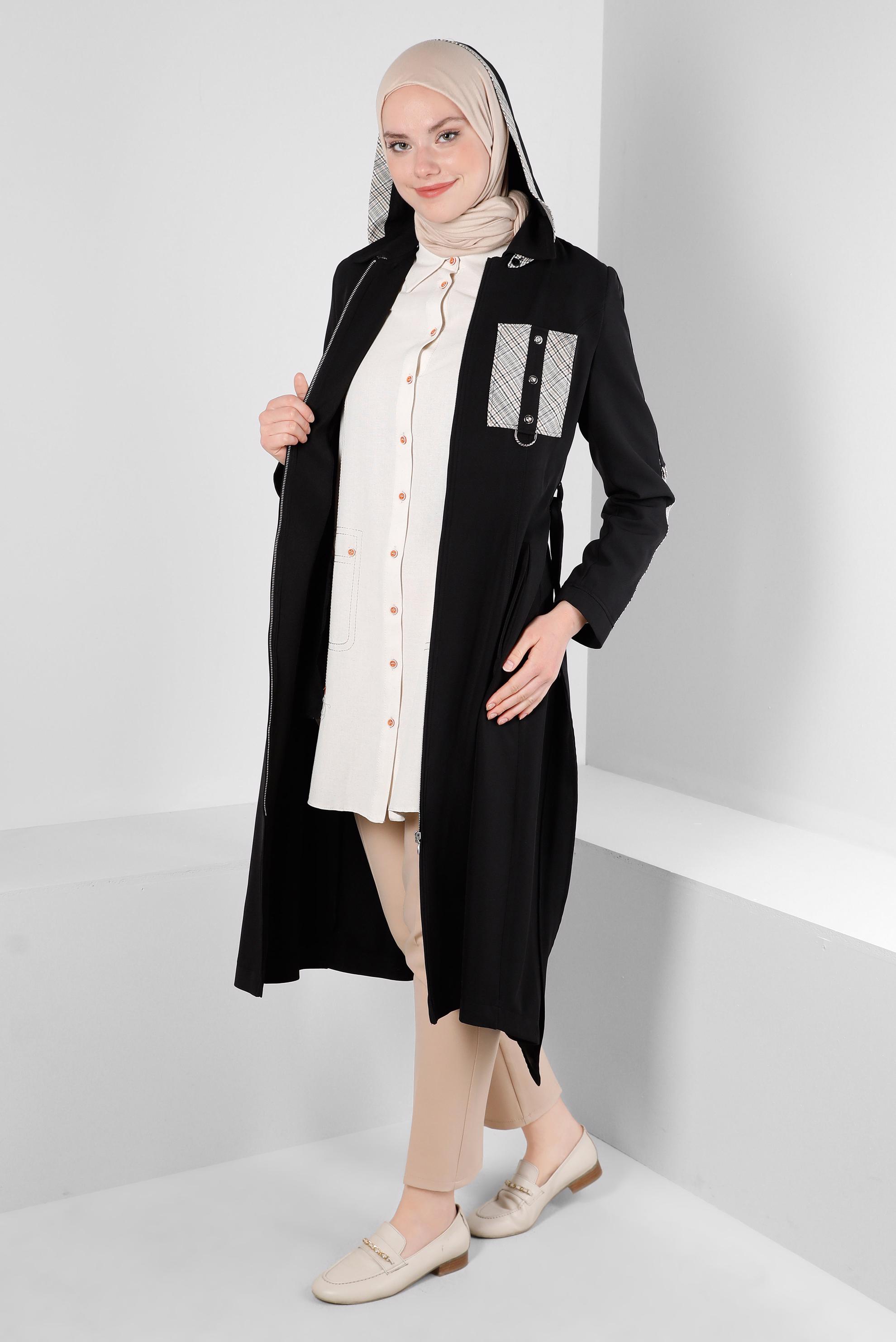 Tesettür giyim SİYAH KAPÜŞONLU KUŞGÖZÜ DETAYLI TRENÇKOT 10710