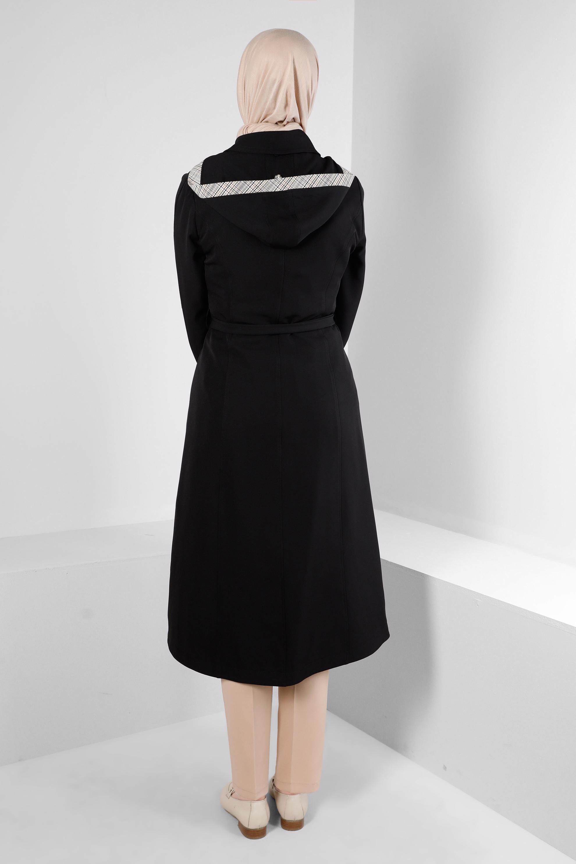 Tesettür giyim SİYAH KAPÜŞONLU KUŞGÖZÜ DETAYLI TRENÇKOT 10710