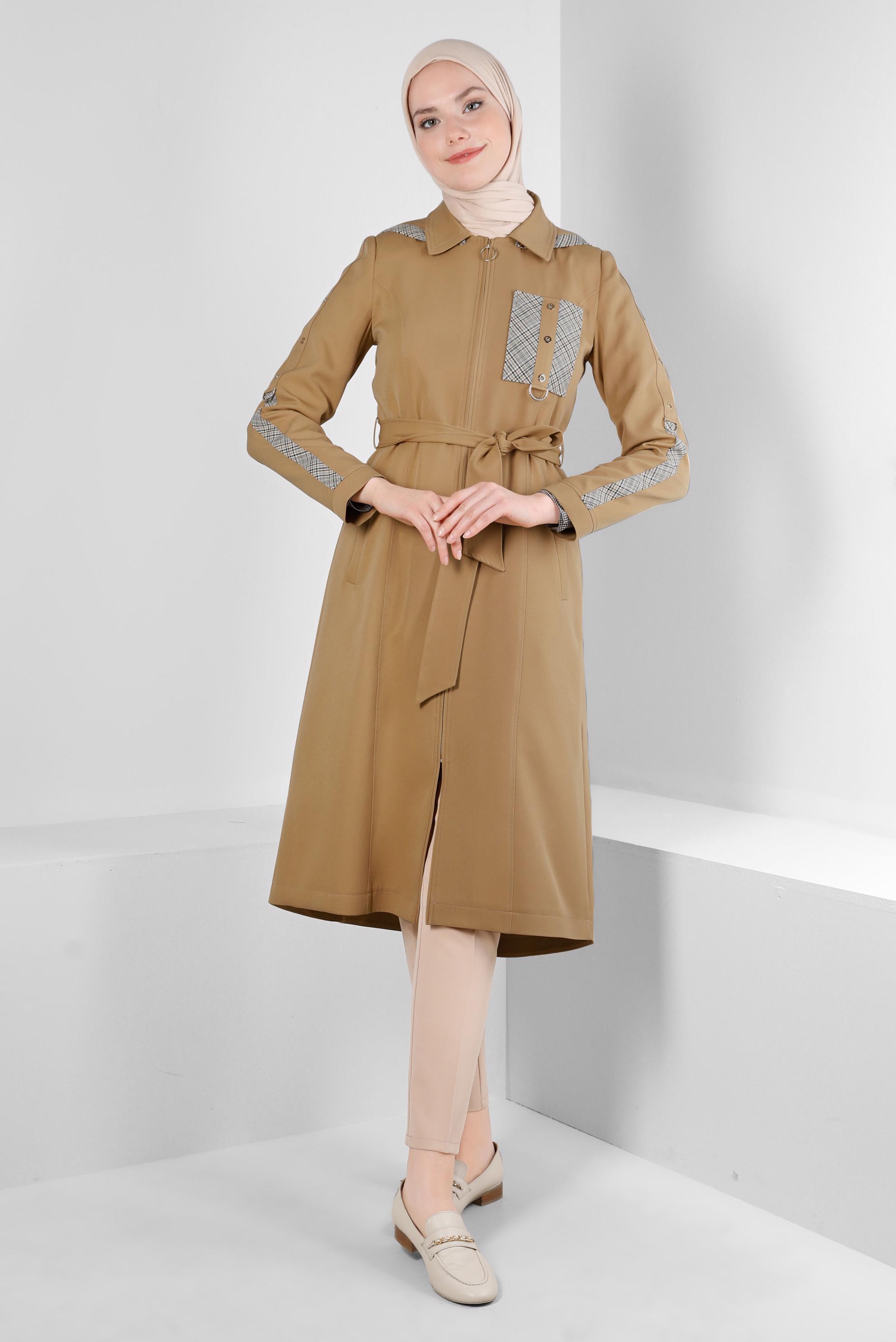 Tesettür giyim KAHVE KAPÜŞONLU KUŞGÖZÜ DETAYLI TRENÇKOT 10710