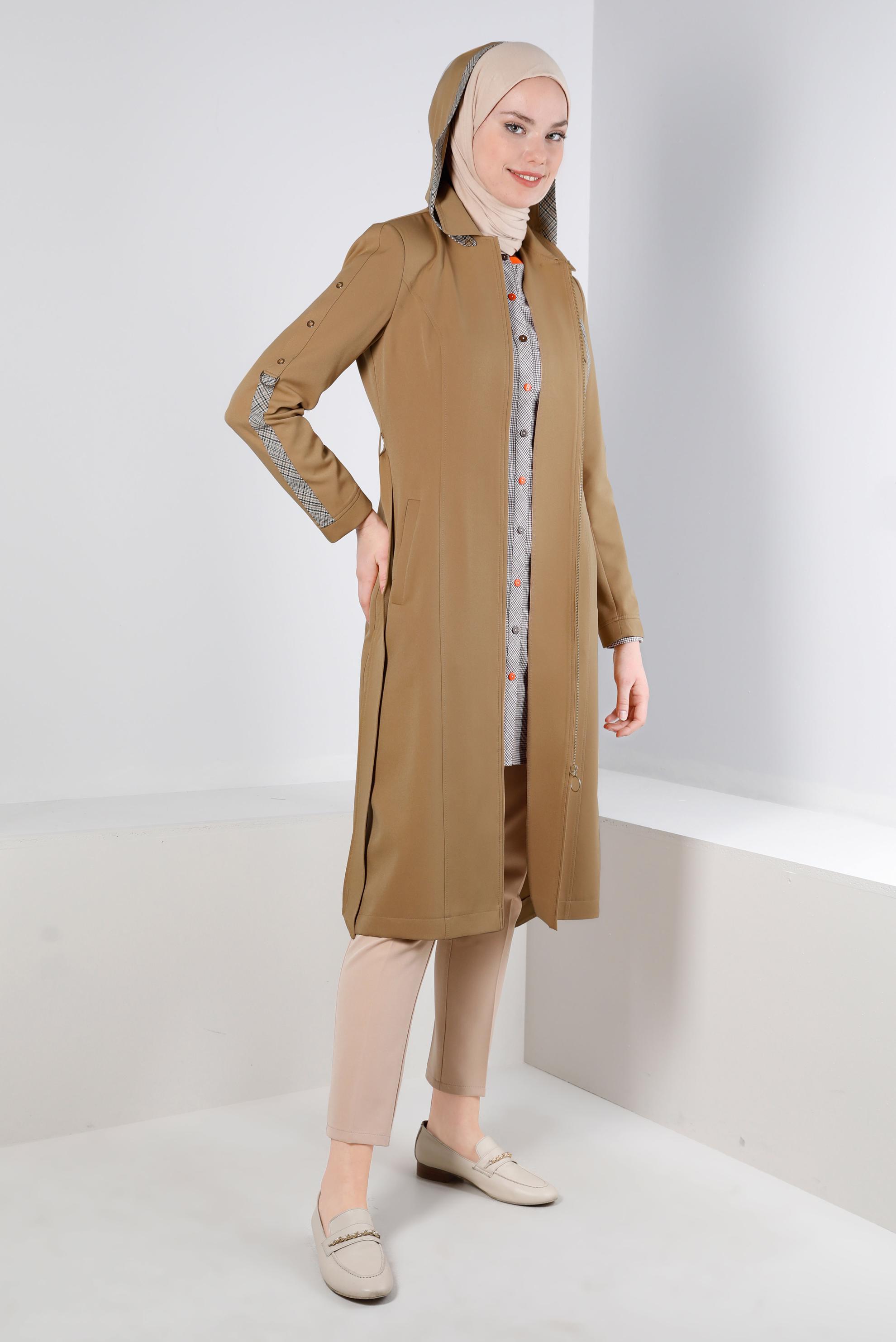Tesettür giyim KAHVE KAPÜŞONLU KUŞGÖZÜ DETAYLI TRENÇKOT 10710