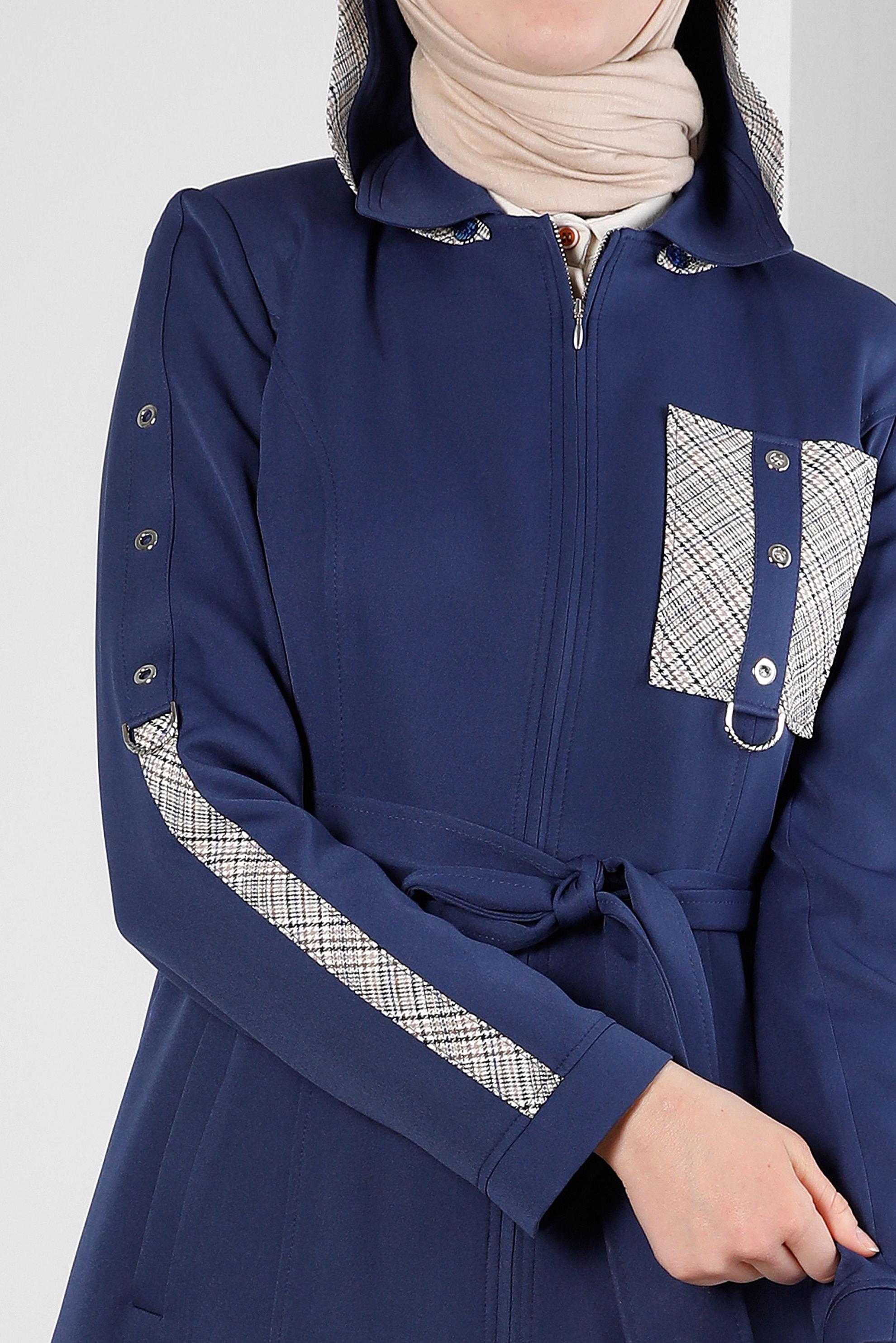 Tesettür giyim LACİVERT KAPÜŞONLU KUŞGÖZÜ DETAYLI TRENÇKOT 10710