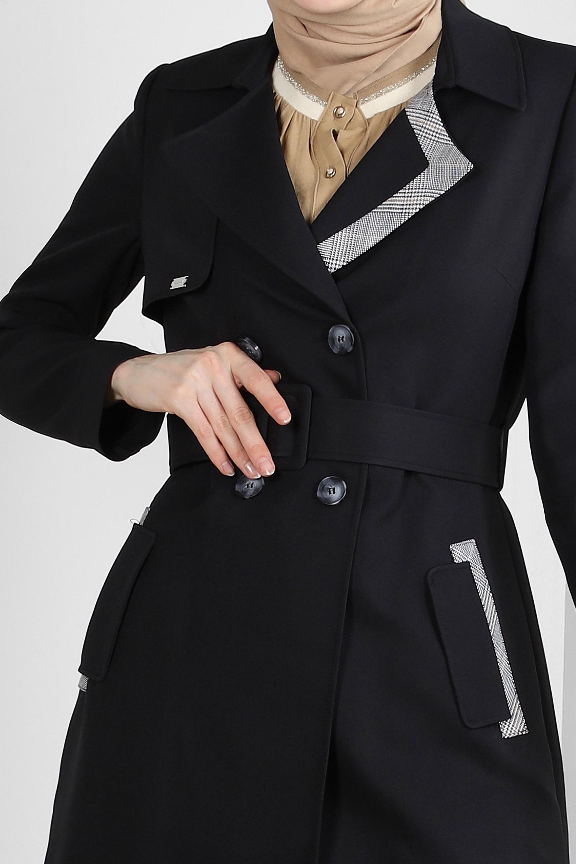 Tesettür giyim SİYAH EKOSE DETAYLI KEMERLİ TRENÇKOT 10715