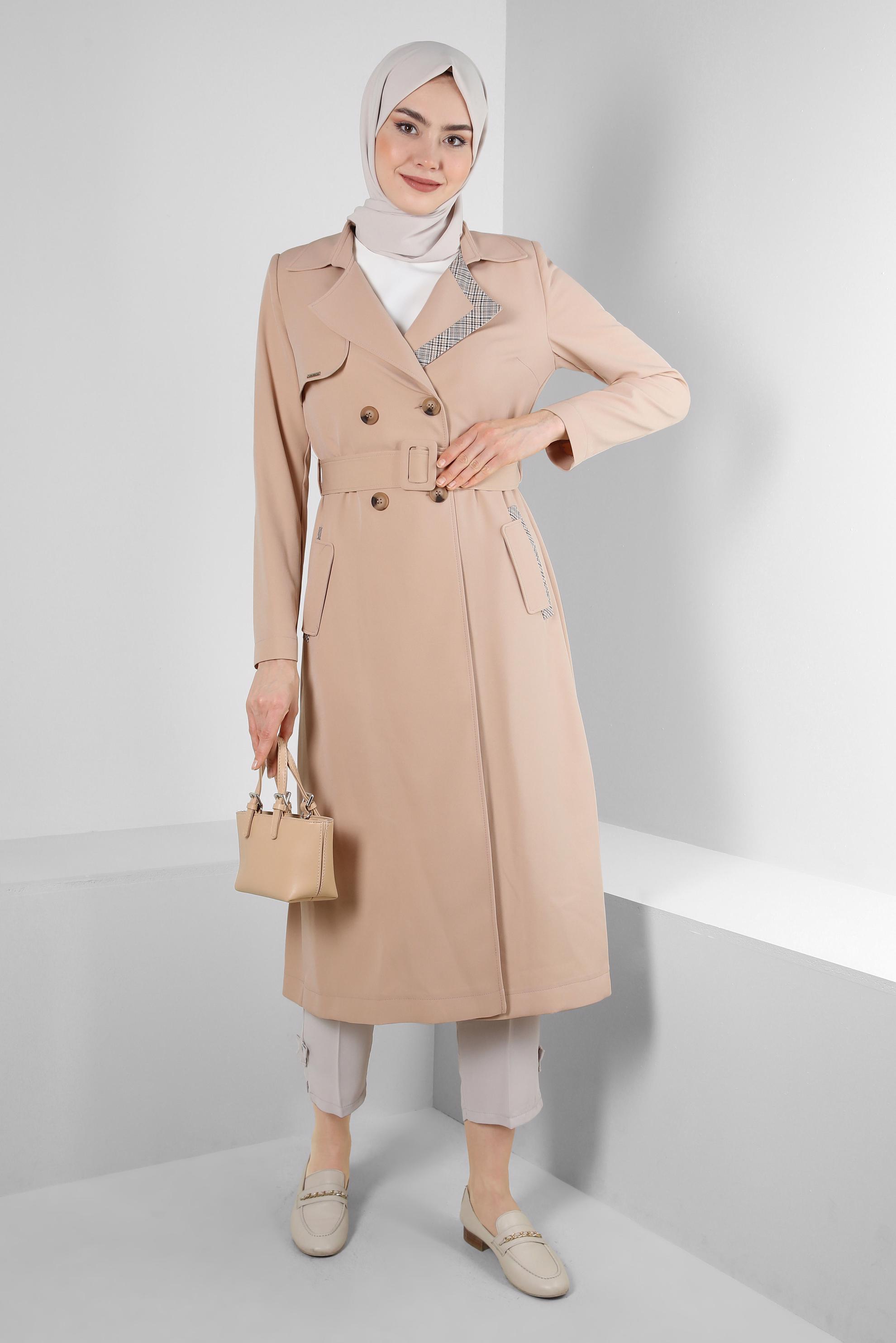 Tesettür giyim BEJ EKOSE DETAYLI KEMERLİ TRENÇKOT 10715