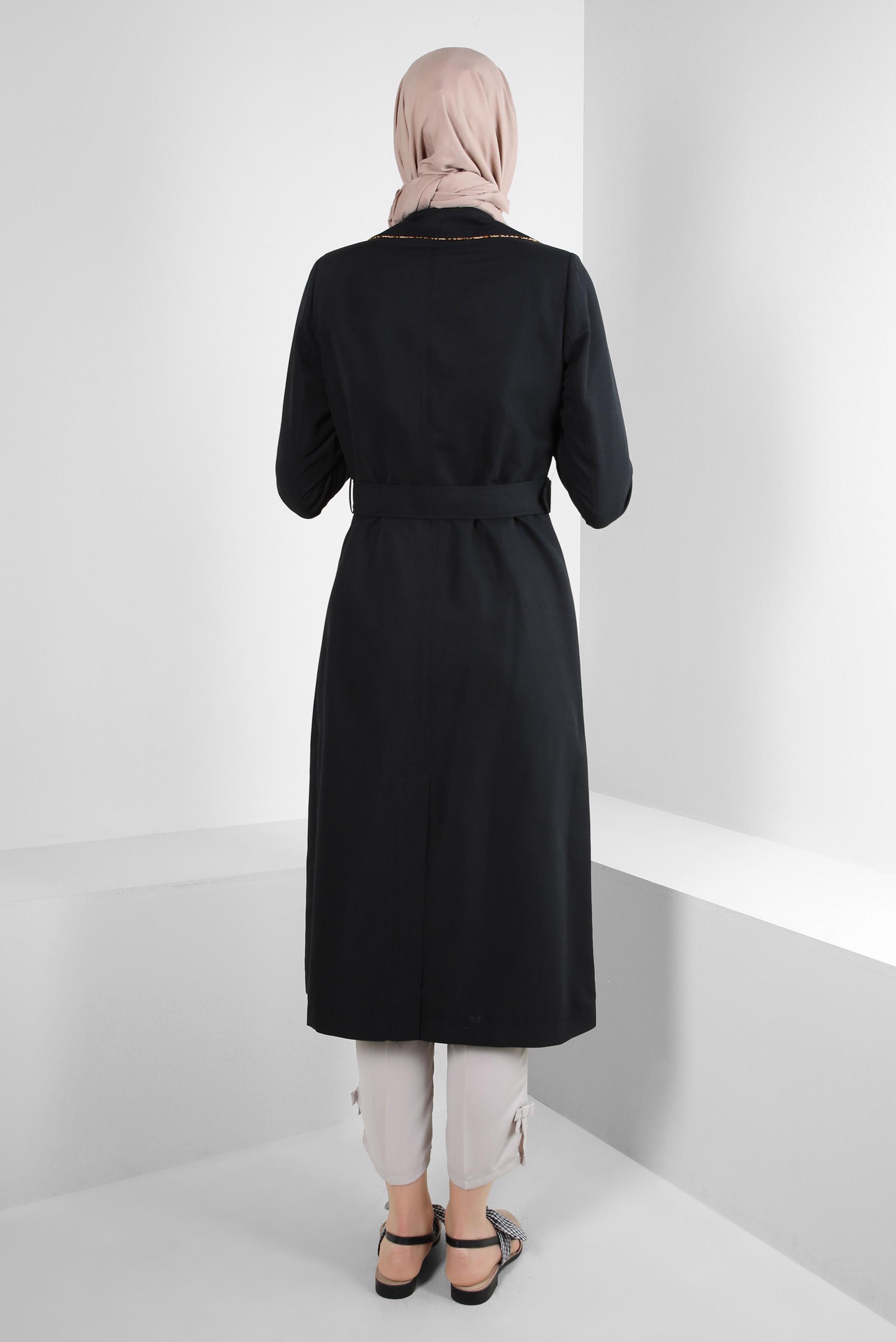 Tesettür giyim SİYAH KRUVAZE YAKA KEMERLİ TRENÇKOT 10716