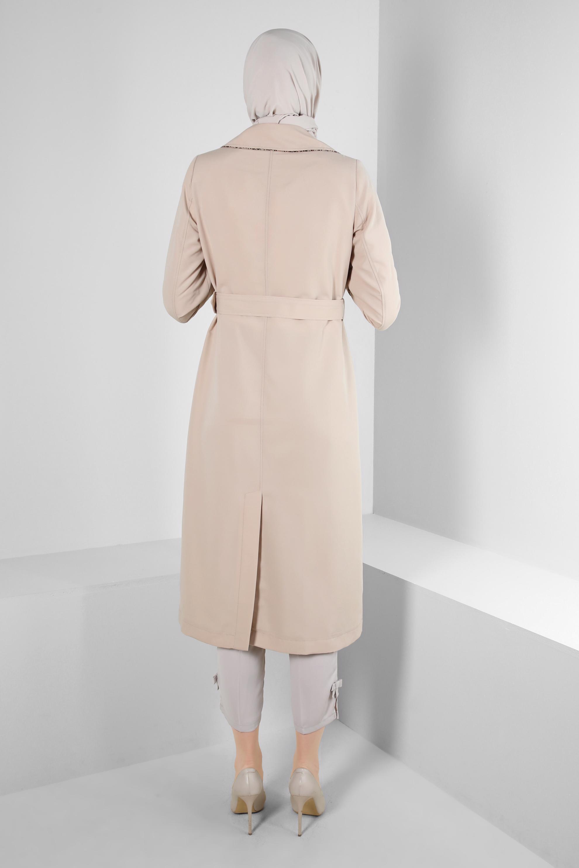 Tesettür giyim BEJ KRUVAZE YAKA KEMERLİ TRENÇKOT 10716