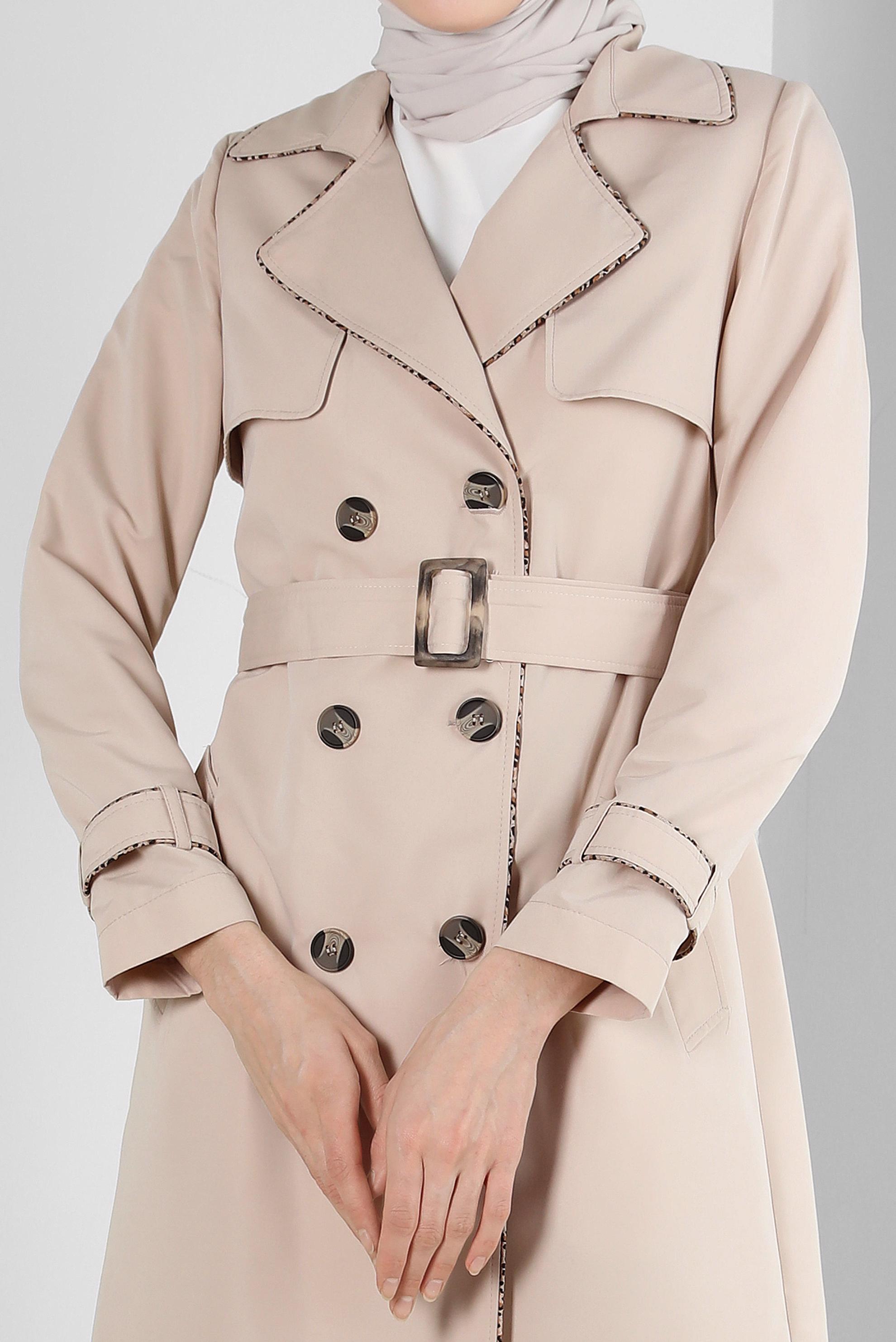 Tesettür giyim BEJ KRUVAZE YAKA KEMERLİ TRENÇKOT 10716