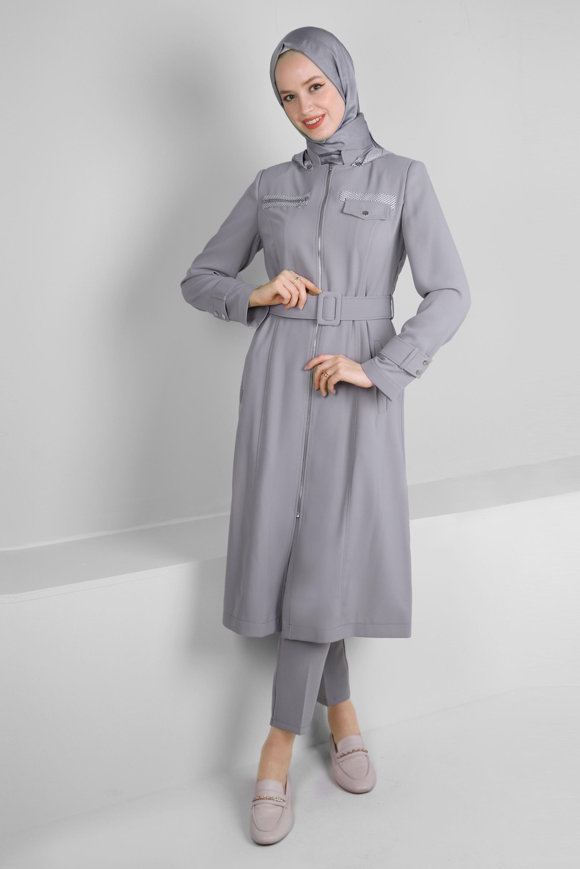 Tesettür giyim GRİ ÇIKARILABİLİR KAPÜŞONLU KEMERLİ TRENÇKOT 10718
