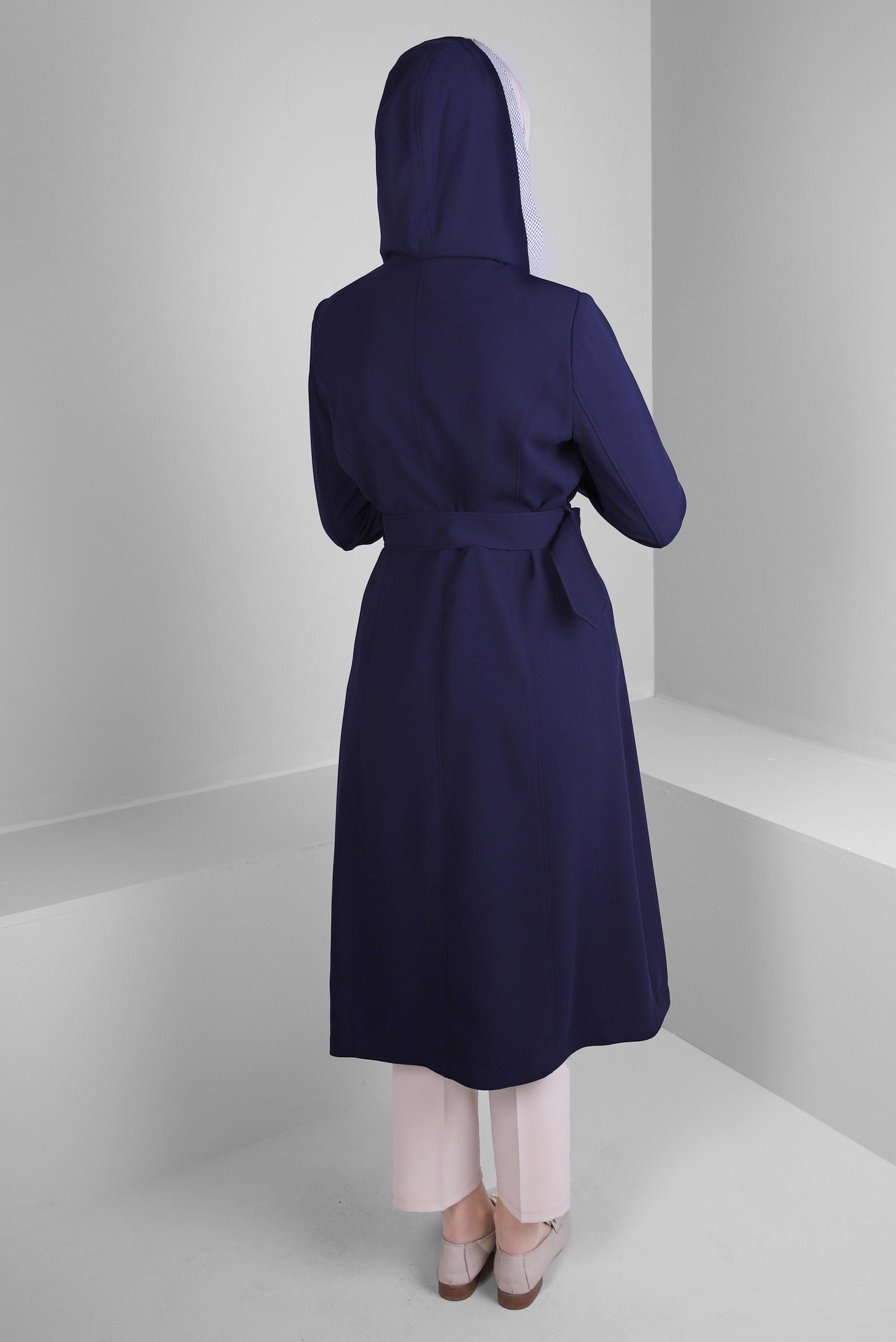 Tesettür giyim LACİVERT ÇIKARILABİLİR KAPÜŞONLU KEMERLİ TRENÇKOT 10718