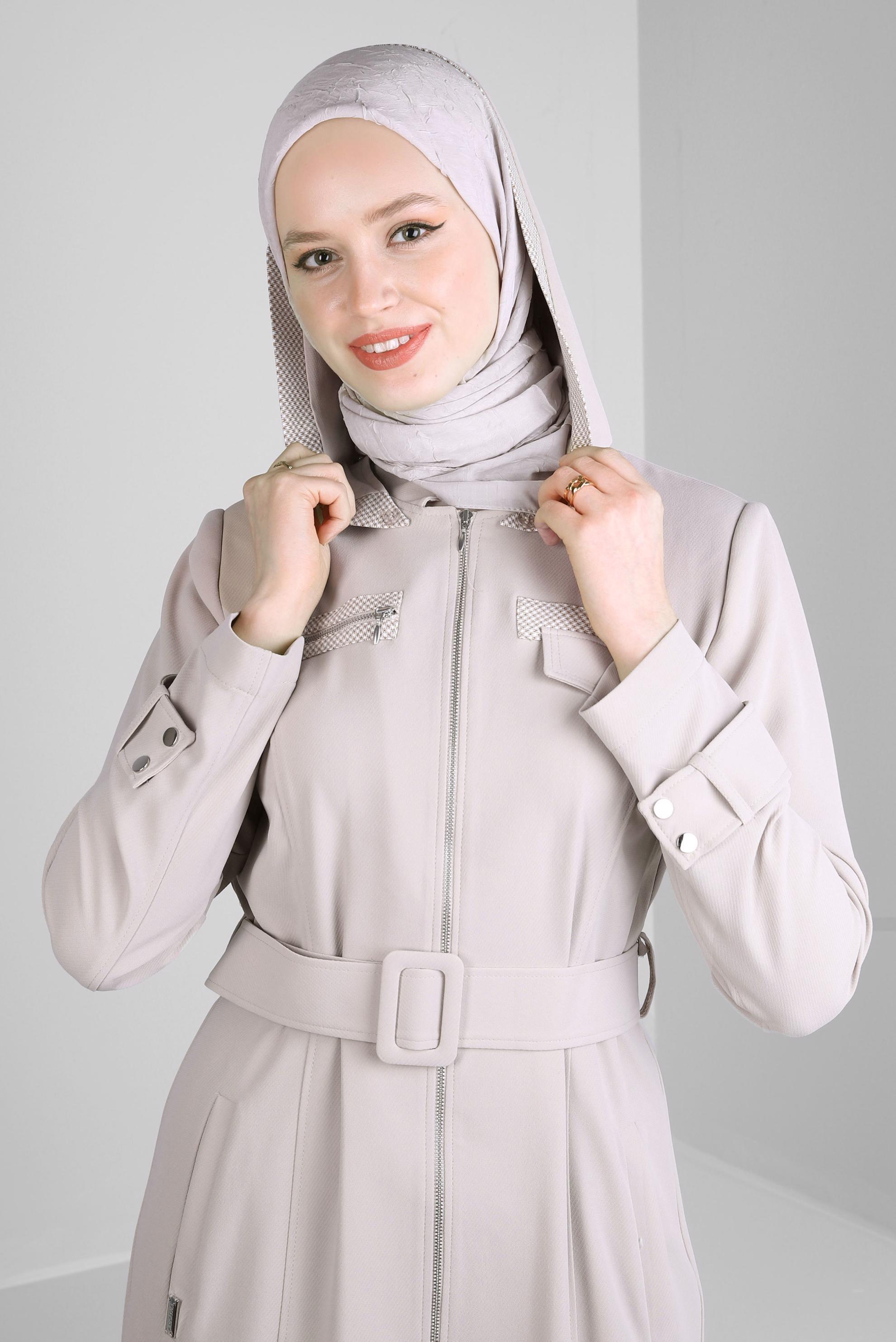 Tesettür giyim BEJ ÇIKARILABİLİR KAPÜŞONLU KEMERLİ TRENÇKOT 10718