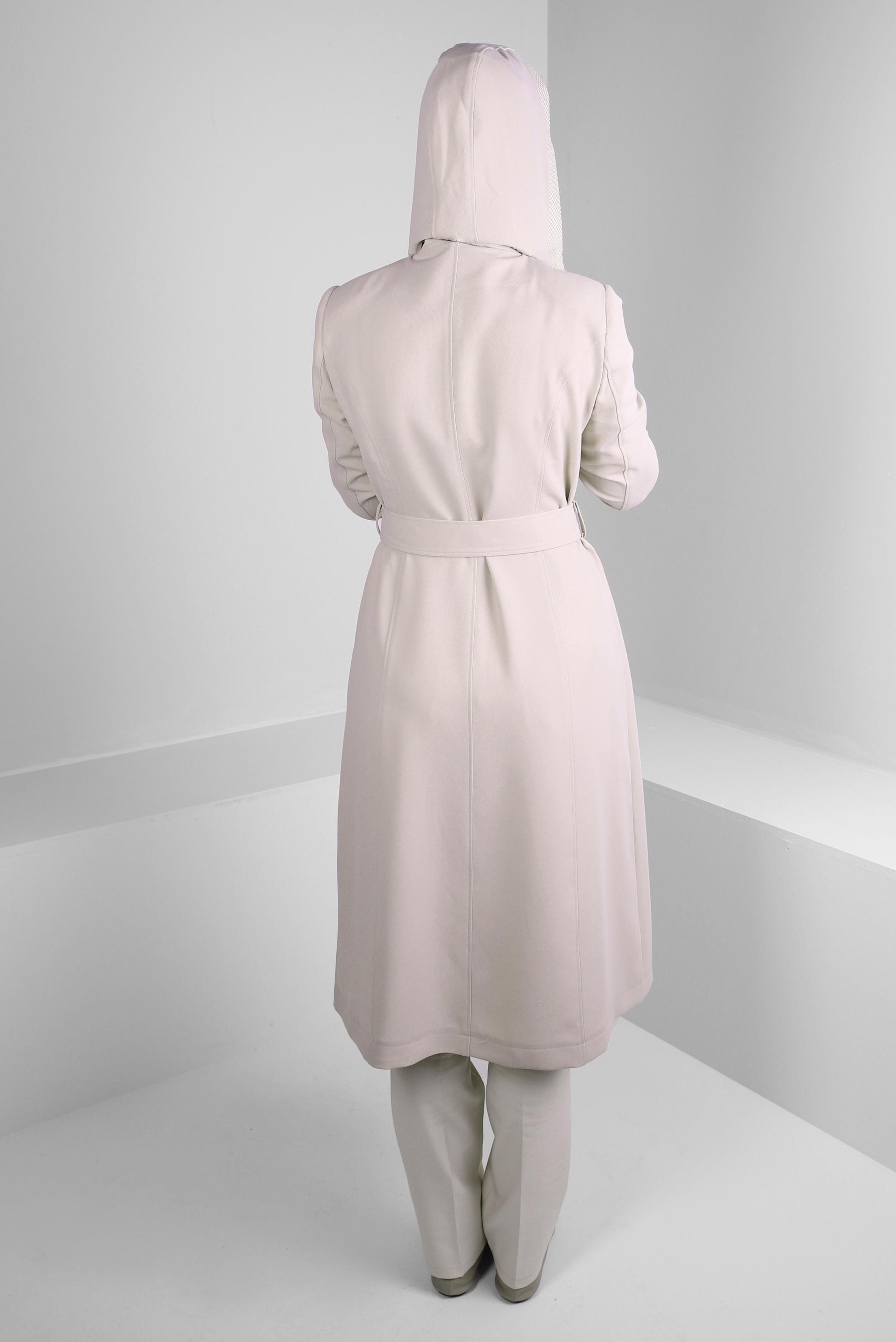 Tesettür giyim BEJ ÇIKARILABİLİR KAPÜŞONLU KEMERLİ TRENÇKOT 10718