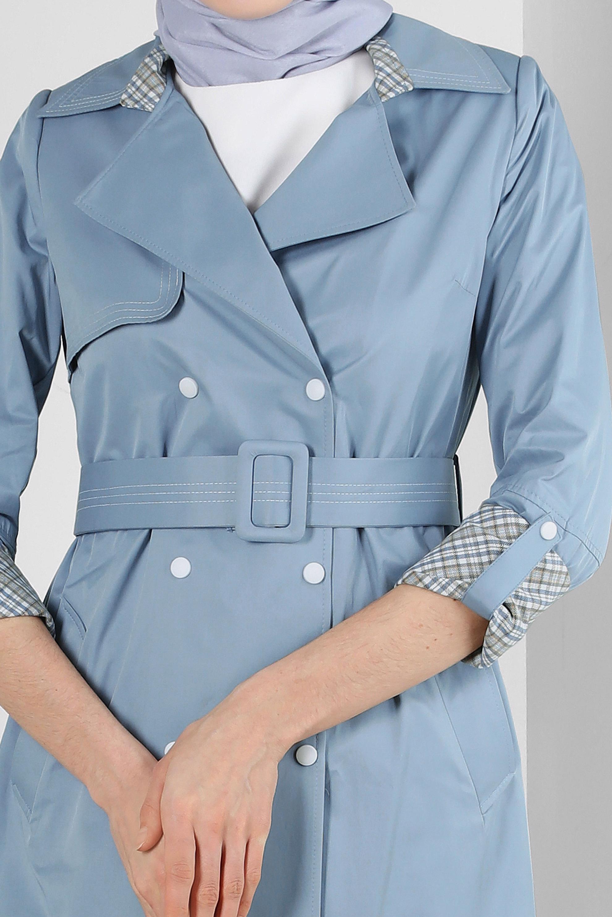 Tesettür giyim MAVİ EKOSE DETAYLI KEMERLİ ÇITÇITLI TRENÇKOT 10743