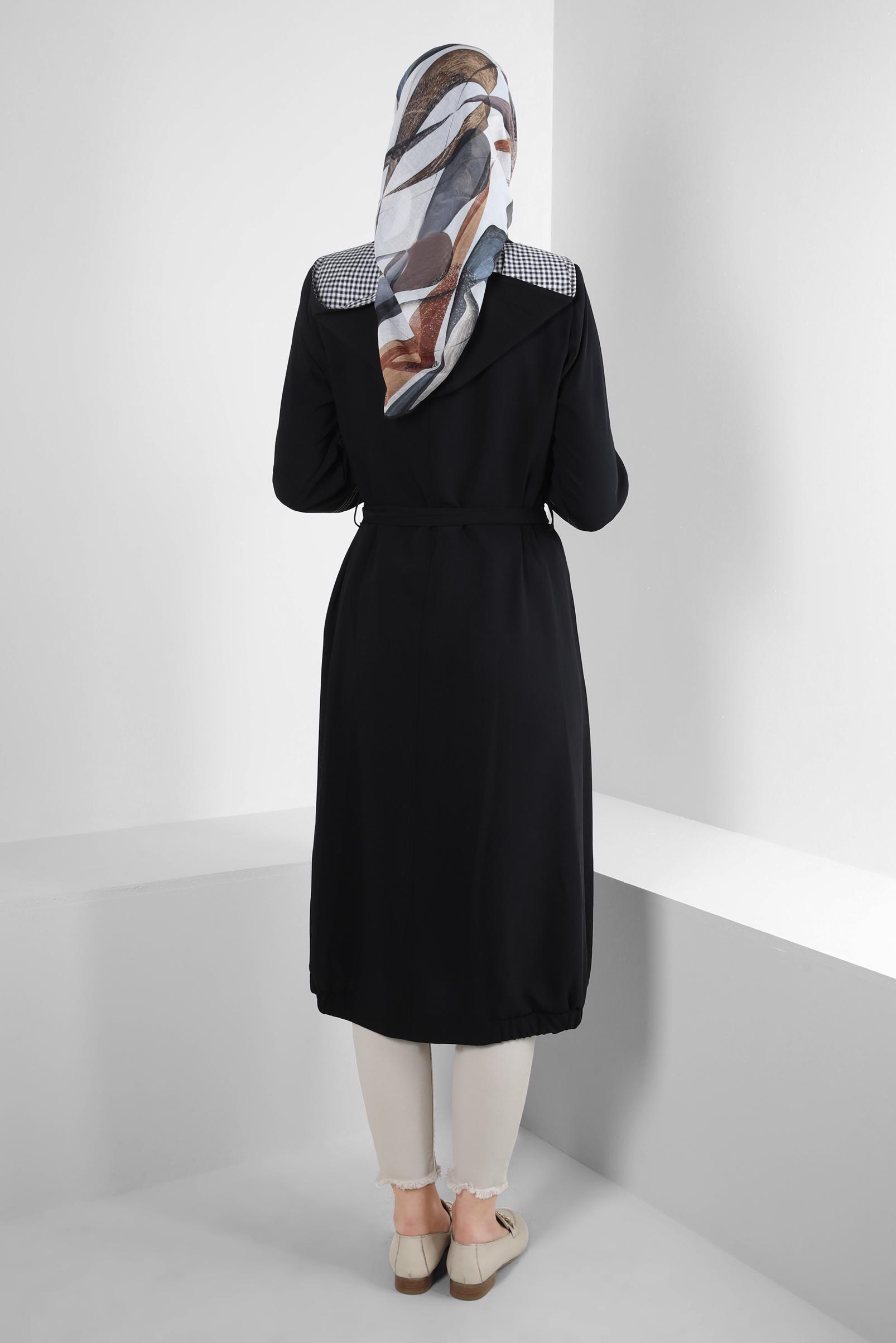 Tesettür giyim SİYAH ZIMBA DETAYLI ÇIKARILABİLİR KAPÜŞONLU TRENÇKOT 10745