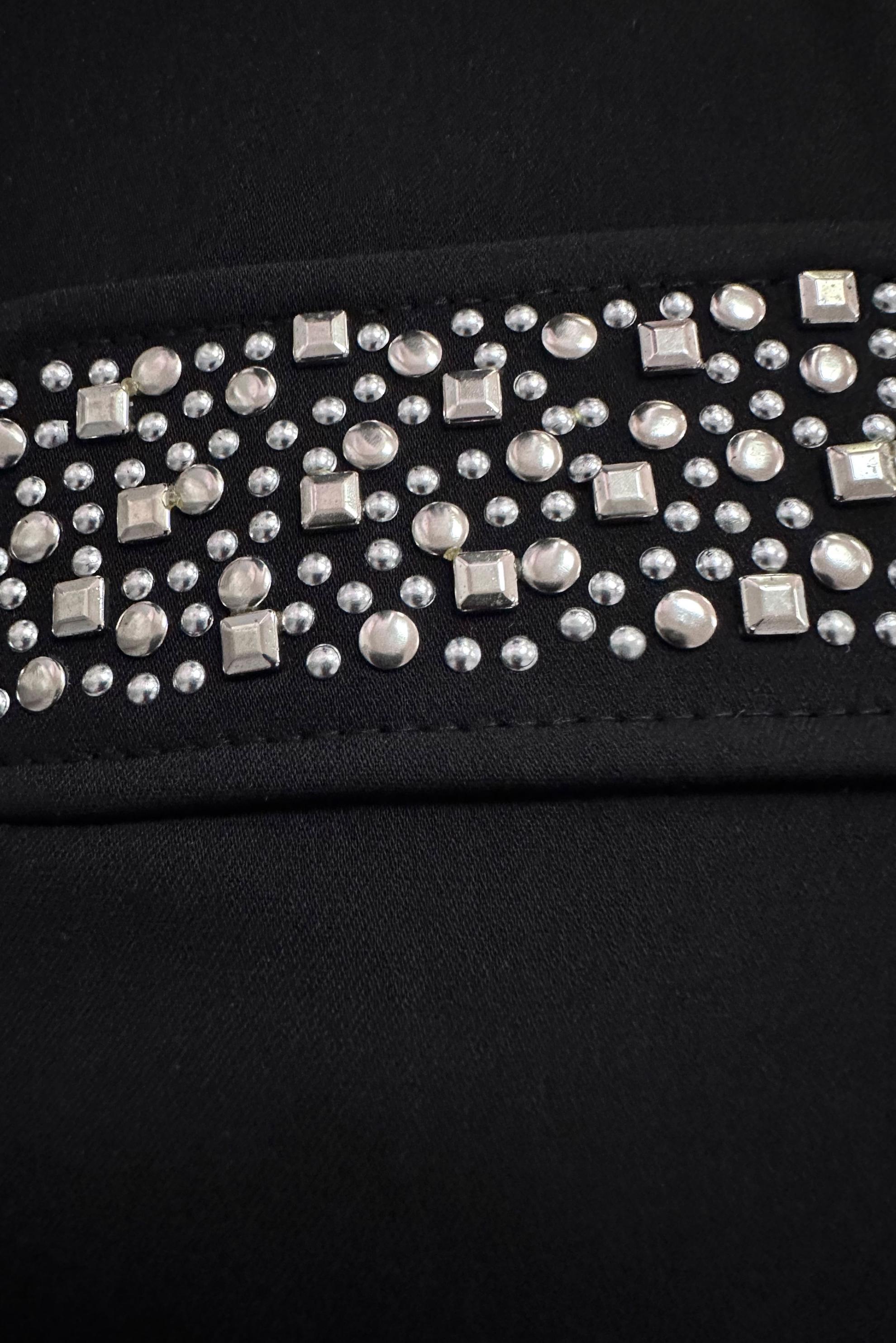 Tesettür giyim SİYAH ZIMBA DETAYLI ÇIKARILABİLİR KAPÜŞONLU TRENÇKOT 10745