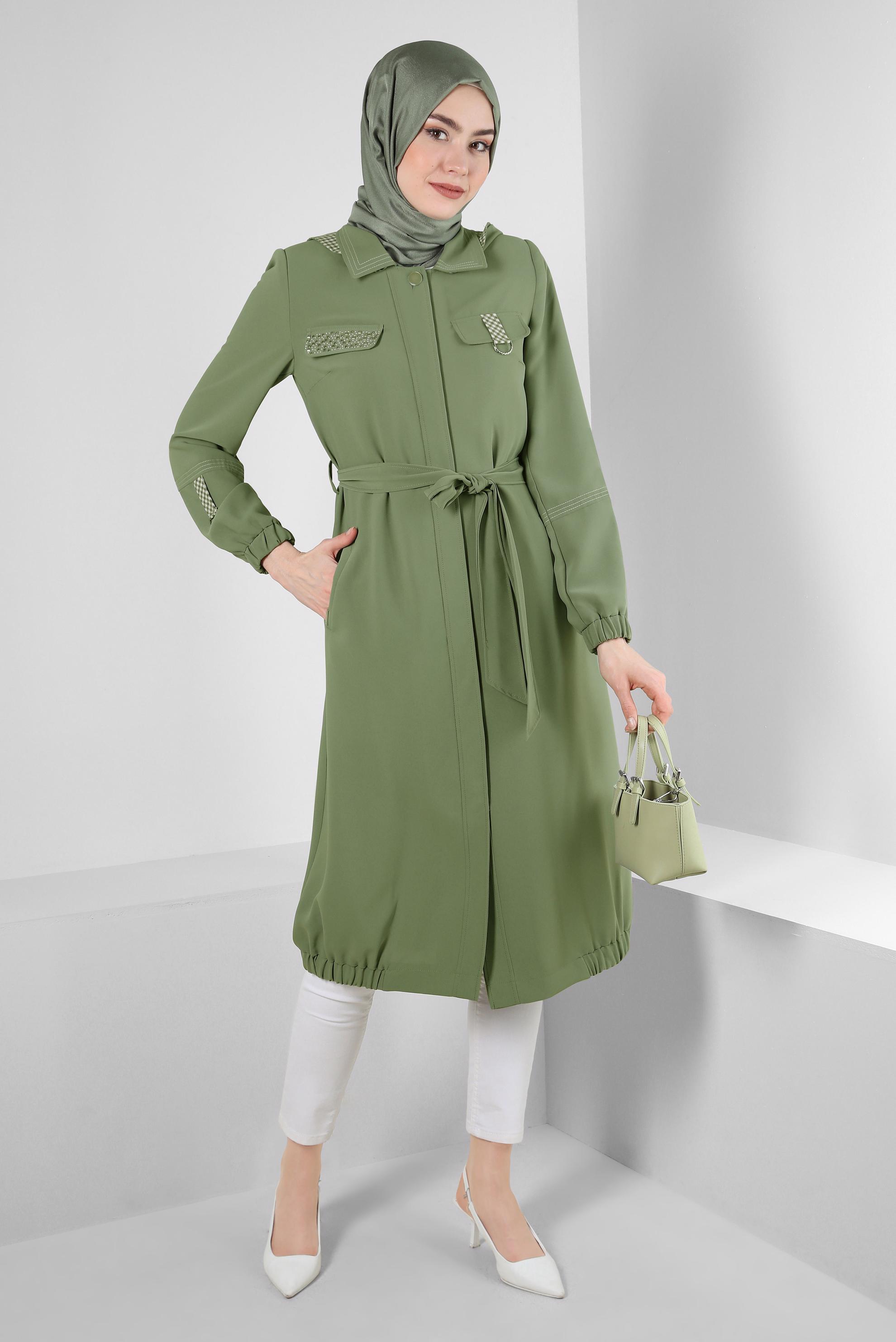 Tesettür giyim HAKİ ZIMBA DETAYLI ÇIKARILABİLİR KAPÜŞONLU TRENÇKOT 10745