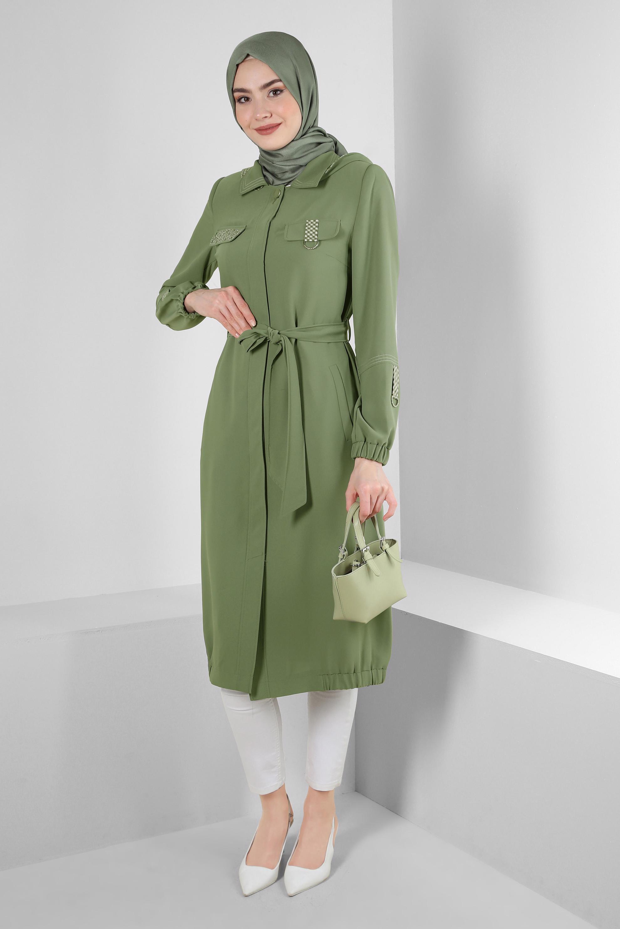 Tesettür giyim HAKİ ZIMBA DETAYLI ÇIKARILABİLİR KAPÜŞONLU TRENÇKOT 10745