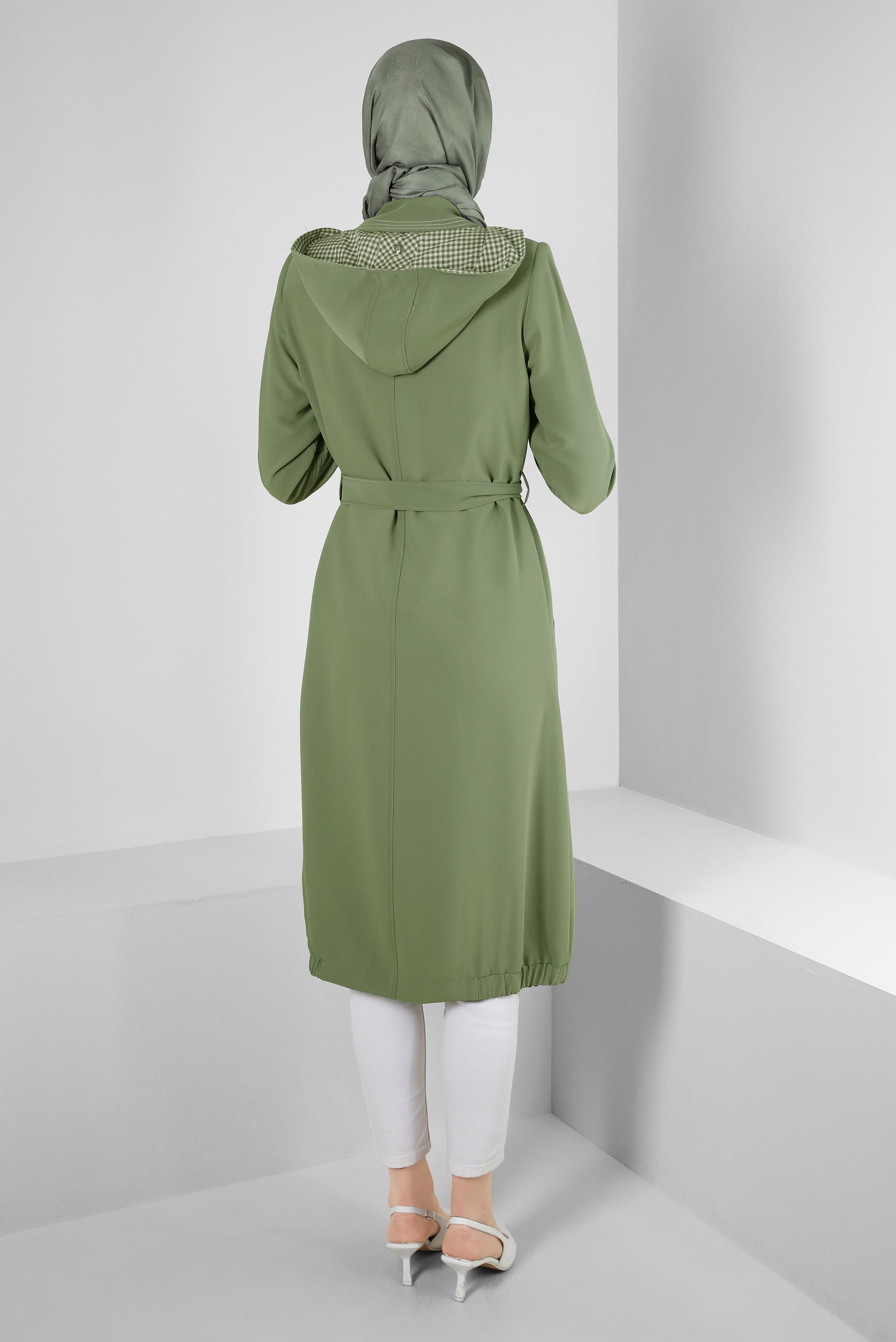 Tesettür giyim HAKİ ZIMBA DETAYLI ÇIKARILABİLİR KAPÜŞONLU TRENÇKOT 10745