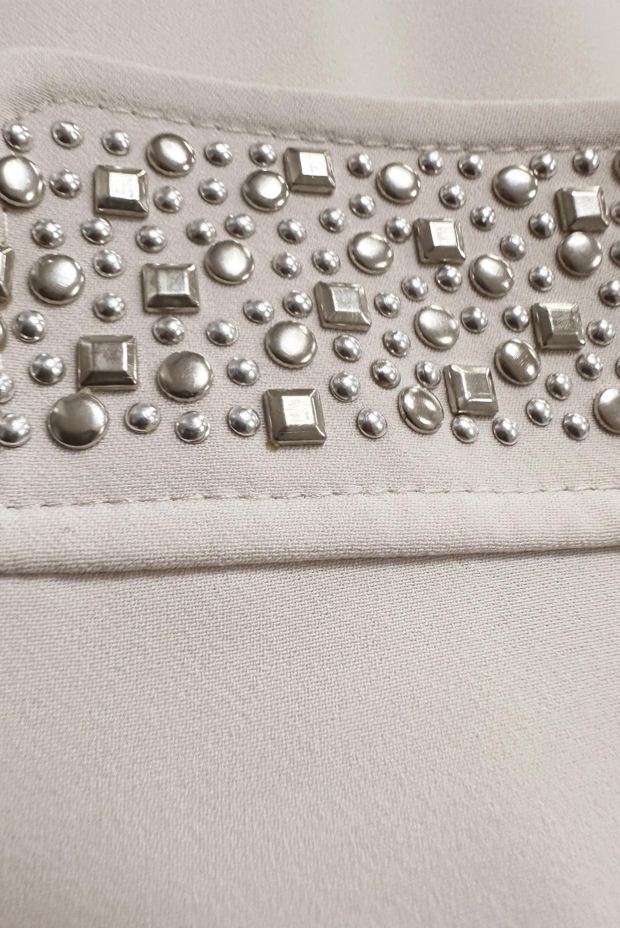 Tesettür giyim BEJ ZIMBA DETAYLI ÇIKARILABİLİR KAPÜŞONLU TRENÇKOT 10745