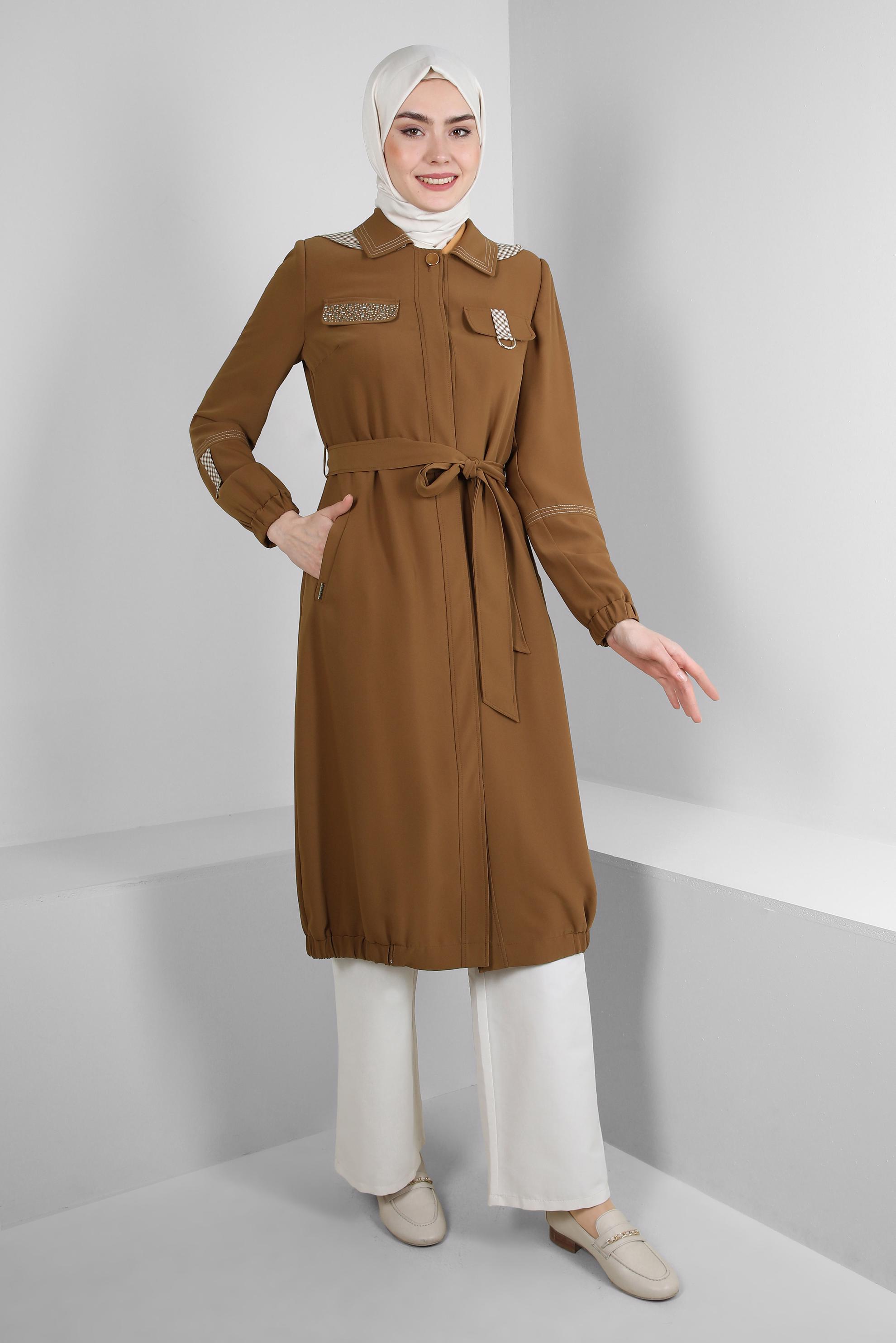 Tesettür giyim TABA ZIMBA DETAYLI ÇIKARILABİLİR KAPÜŞONLU TRENÇKOT 10745