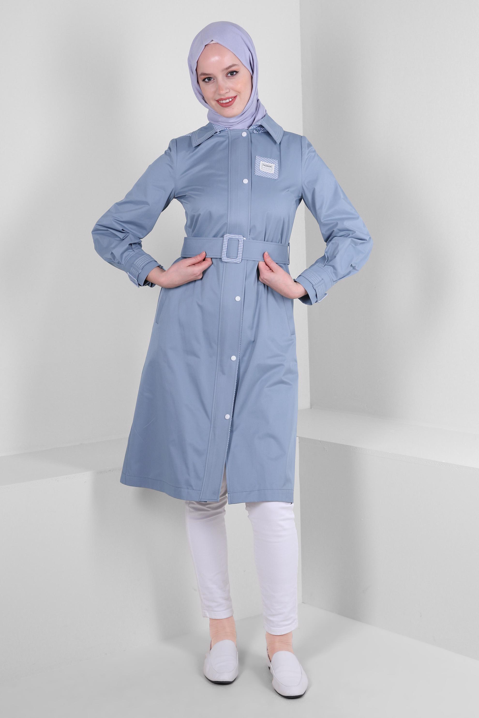 Tesettür giyim MAVİ KAZAYAĞI DESEN DETAYLI KEMERLİ TRENÇKOT 10753