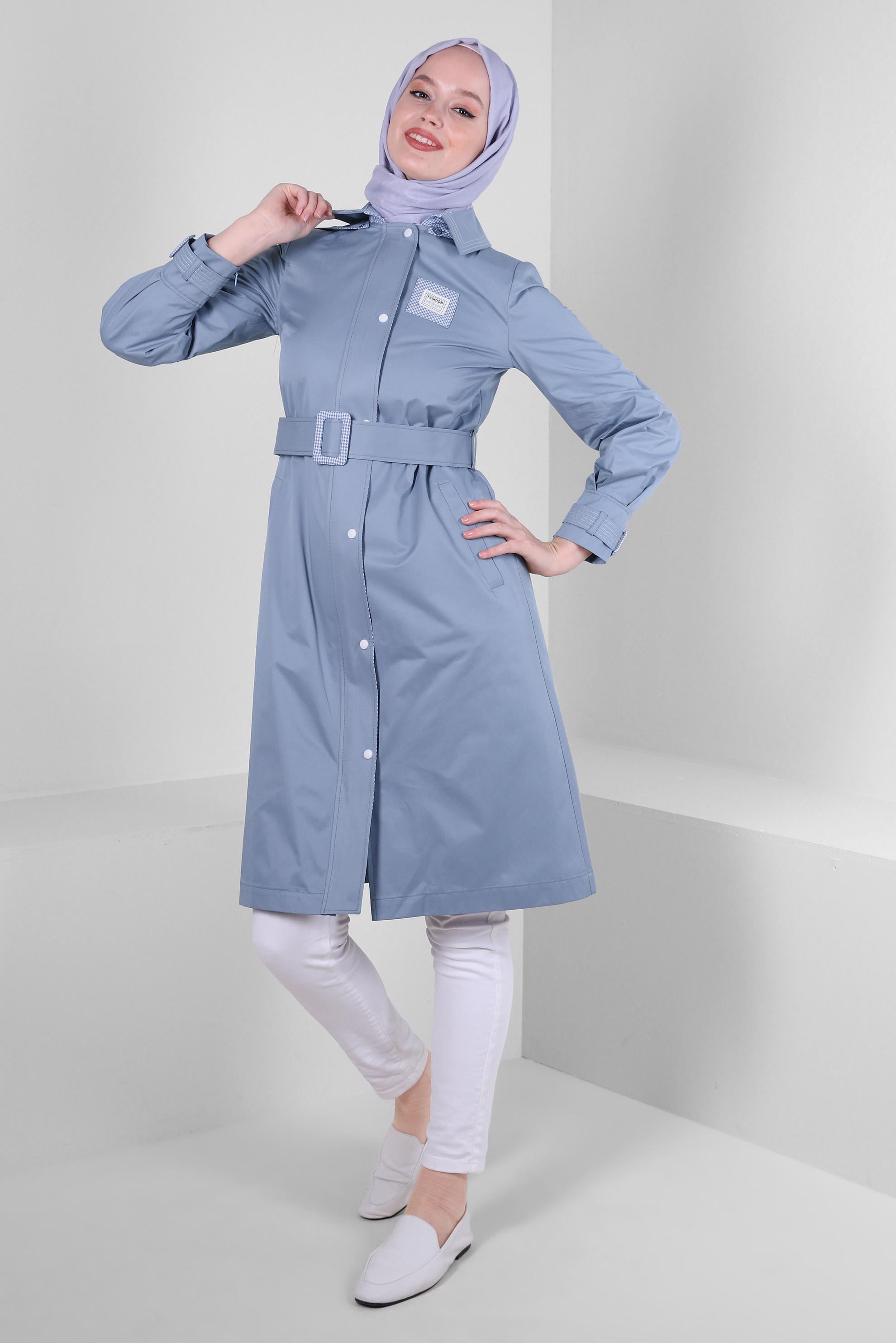 Tesettür giyim MAVİ KAZAYAĞI DESEN DETAYLI KEMERLİ TRENÇKOT 10753