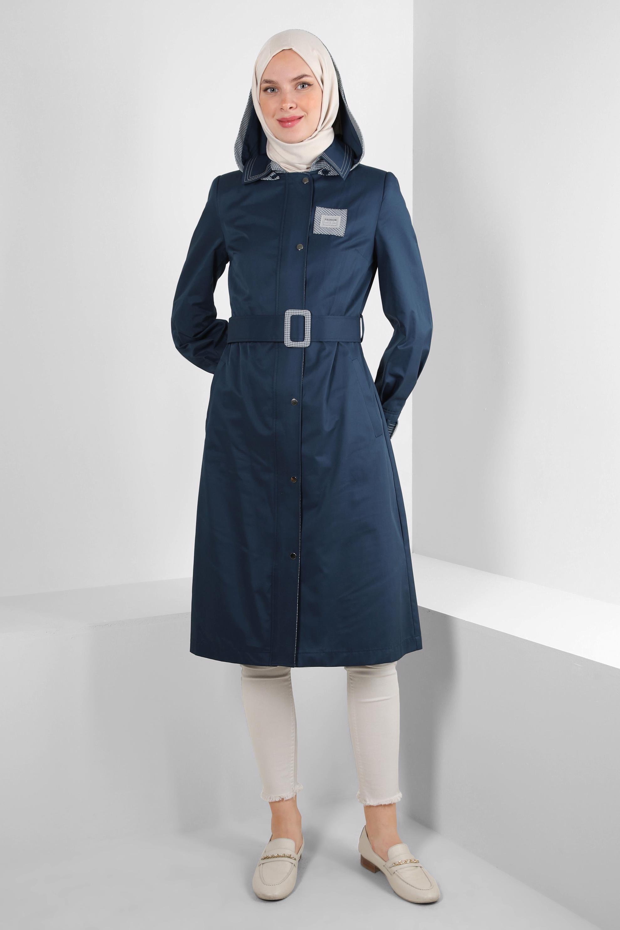 Tesettür giyim LACİVERT KAZAYAĞI DESEN DETAYLI KEMERLİ TRENÇKOT 10753