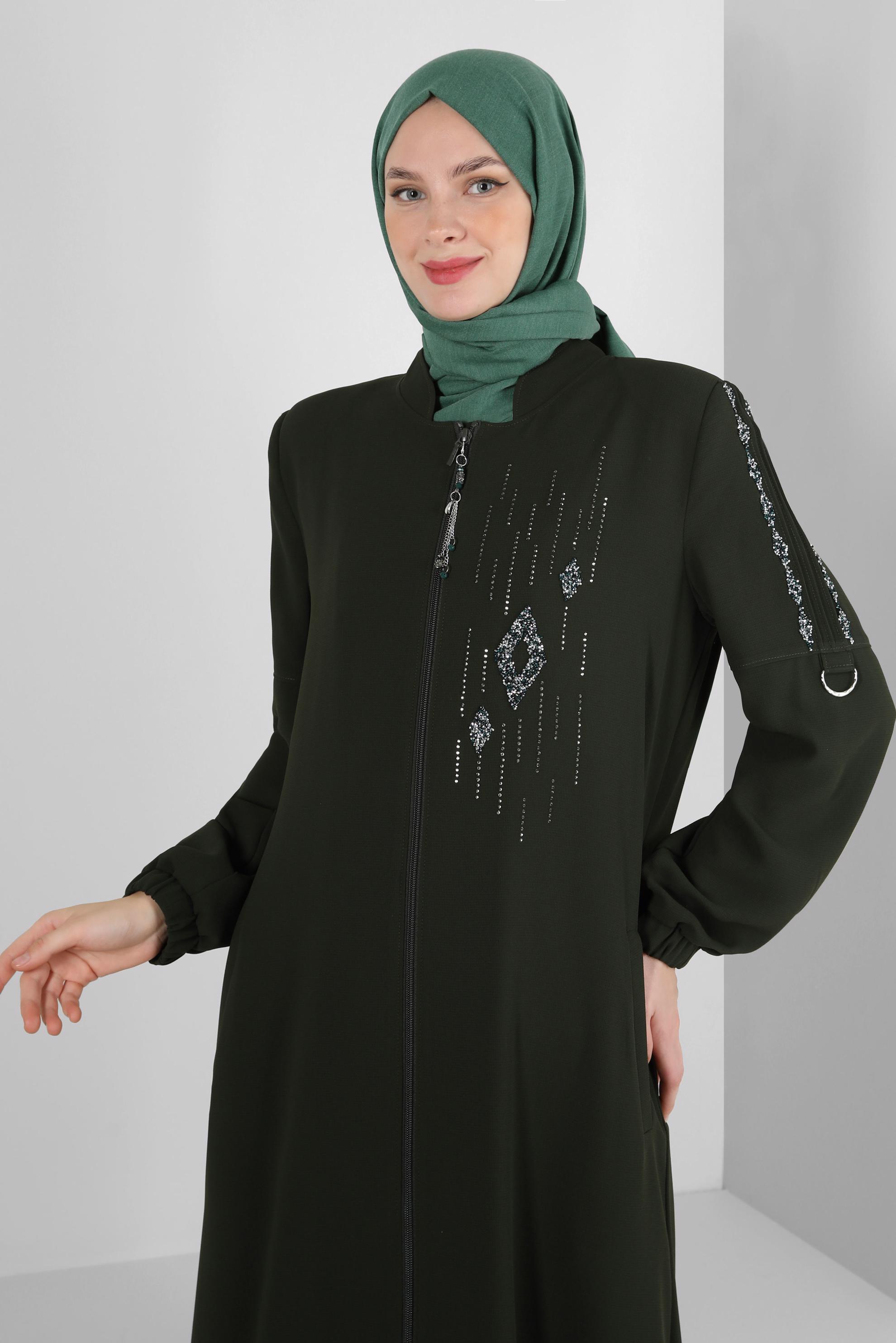 Tesettür giyim HAKİ TAŞ İŞLEMELİ CEPLİ FERMUARLI TRENÇKOT 10756