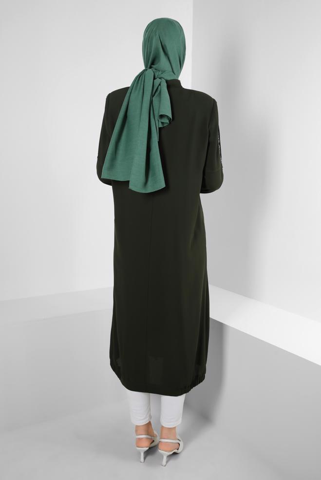 Tesettür giyim HAKİ TAŞ İŞLEMELİ CEPLİ FERMUARLI TRENÇKOT 10756 - ALVİNA