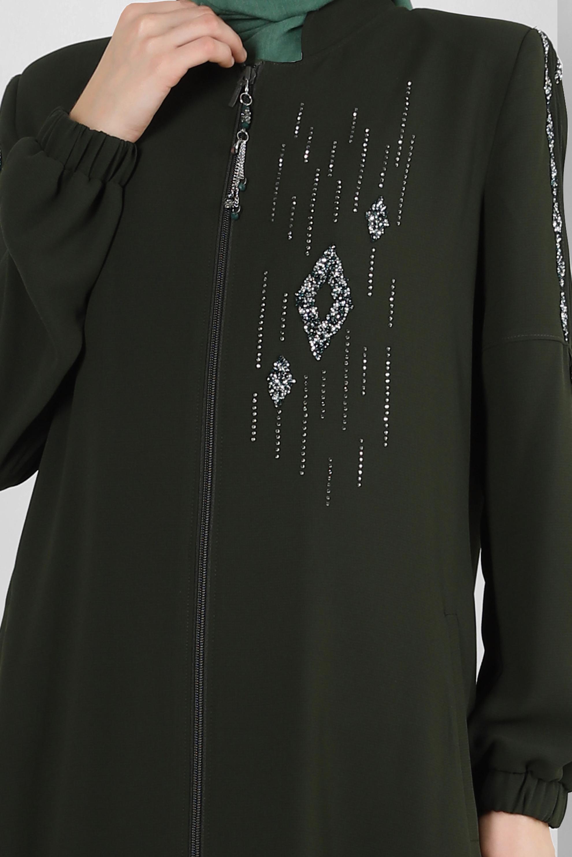 Tesettür giyim HAKİ TAŞ İŞLEMELİ CEPLİ FERMUARLI TRENÇKOT 10756