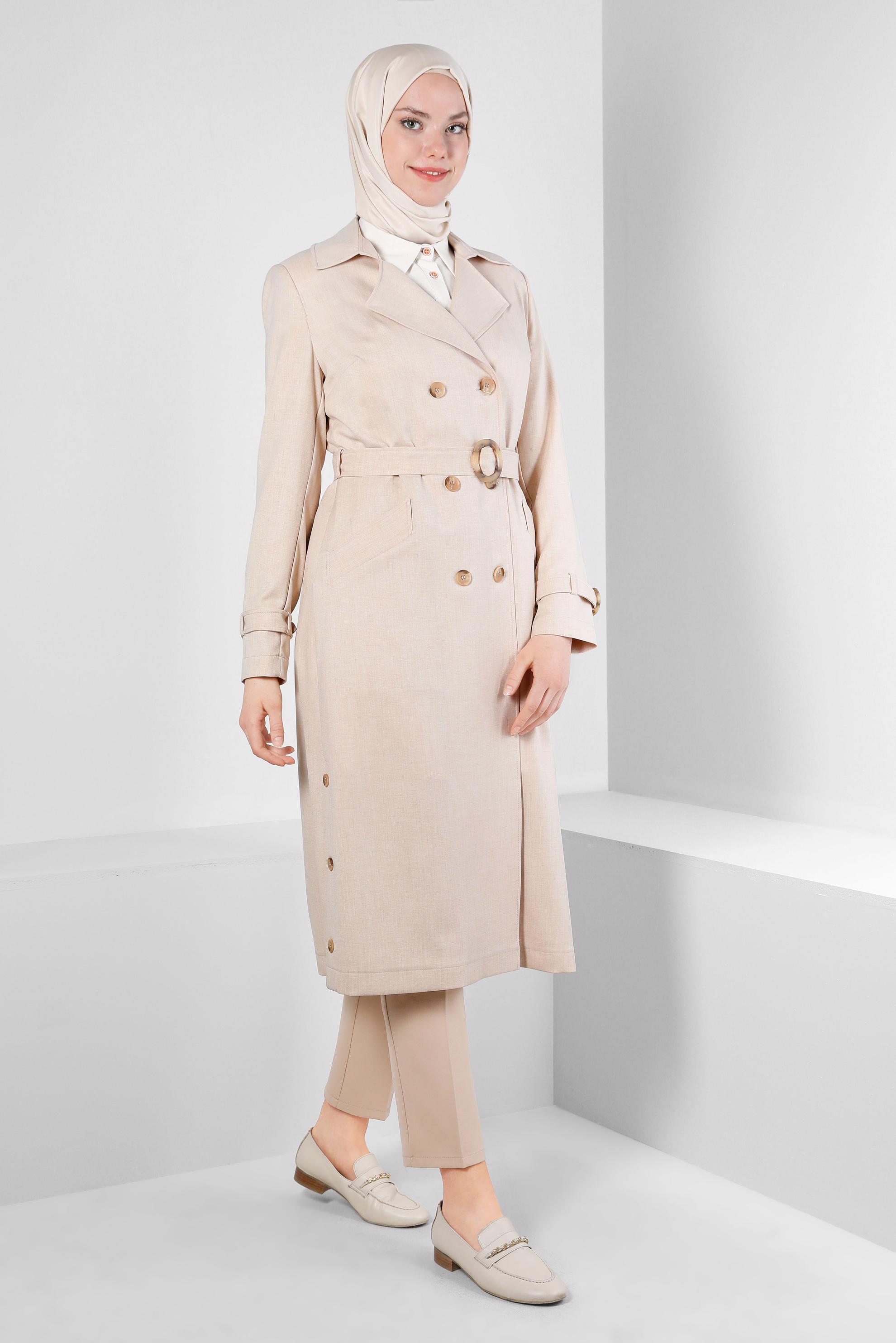 Tesettür giyim BEJ KRUVAZE YAKA KEMERLİ DÜĞMELİ TRENÇKOT 10758