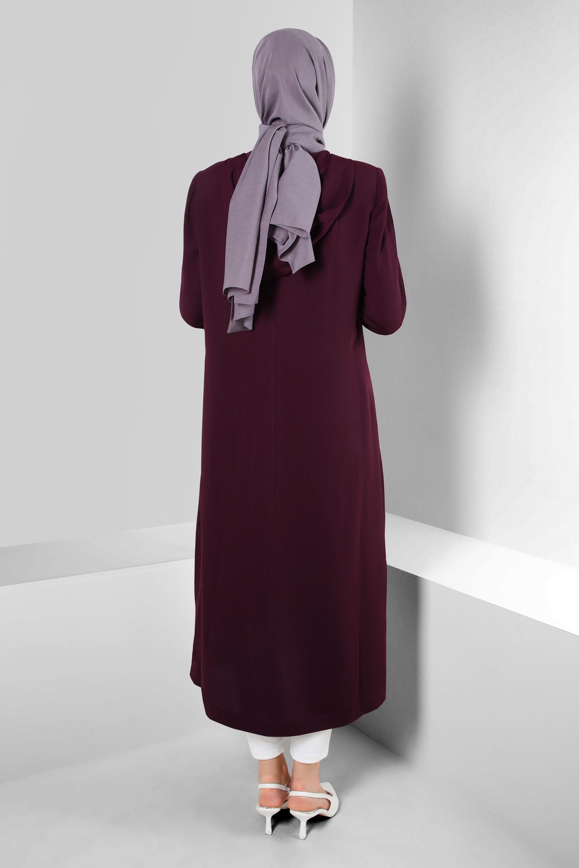 Tesettür giyim BORDO KAPÜŞONLU TAŞ BASKILI TRENÇKOT 10760