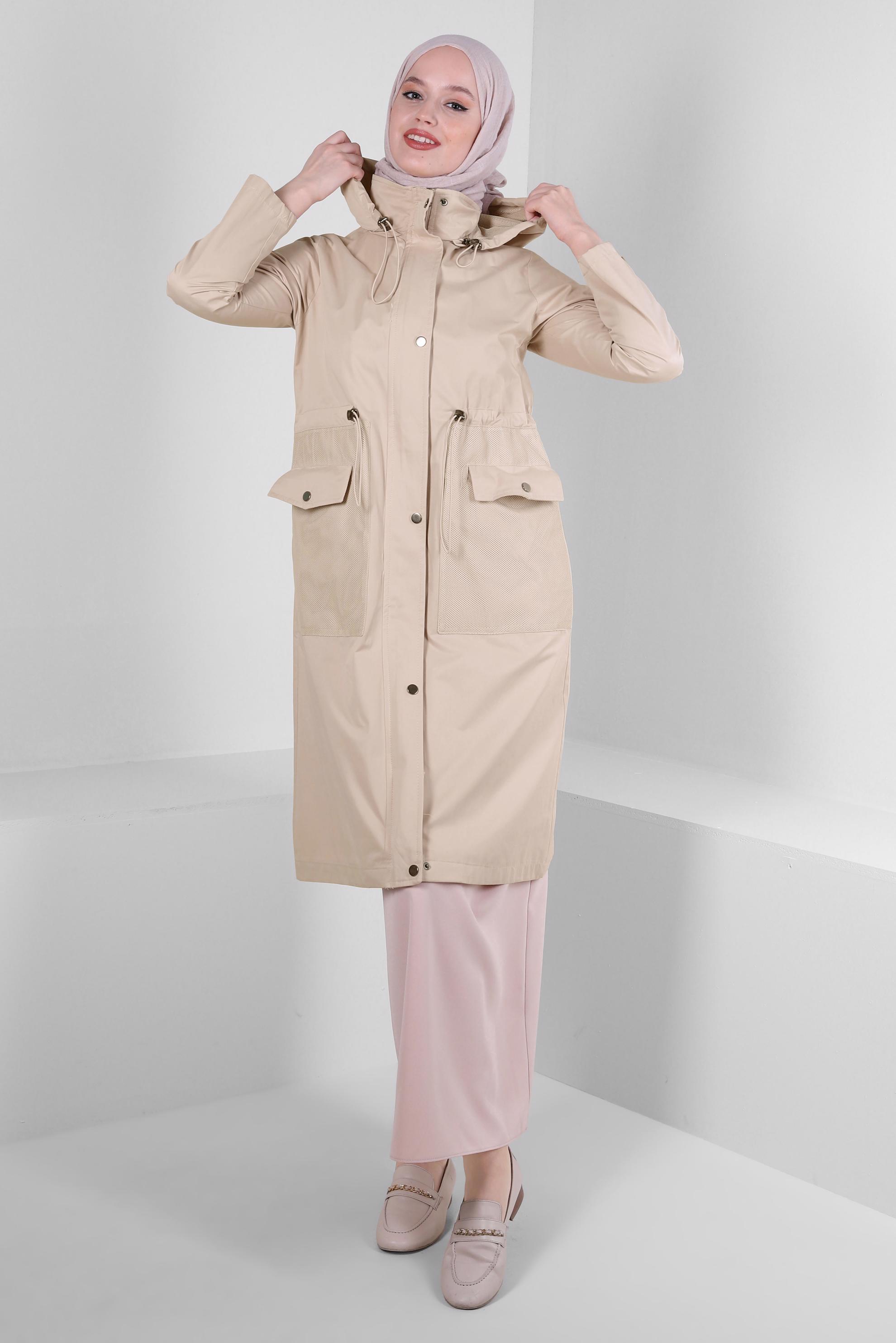 Tesettür giyim BEJ KAPÜŞONLU BELİ LASTİK İP DETAYLI TRENÇKOT 10762