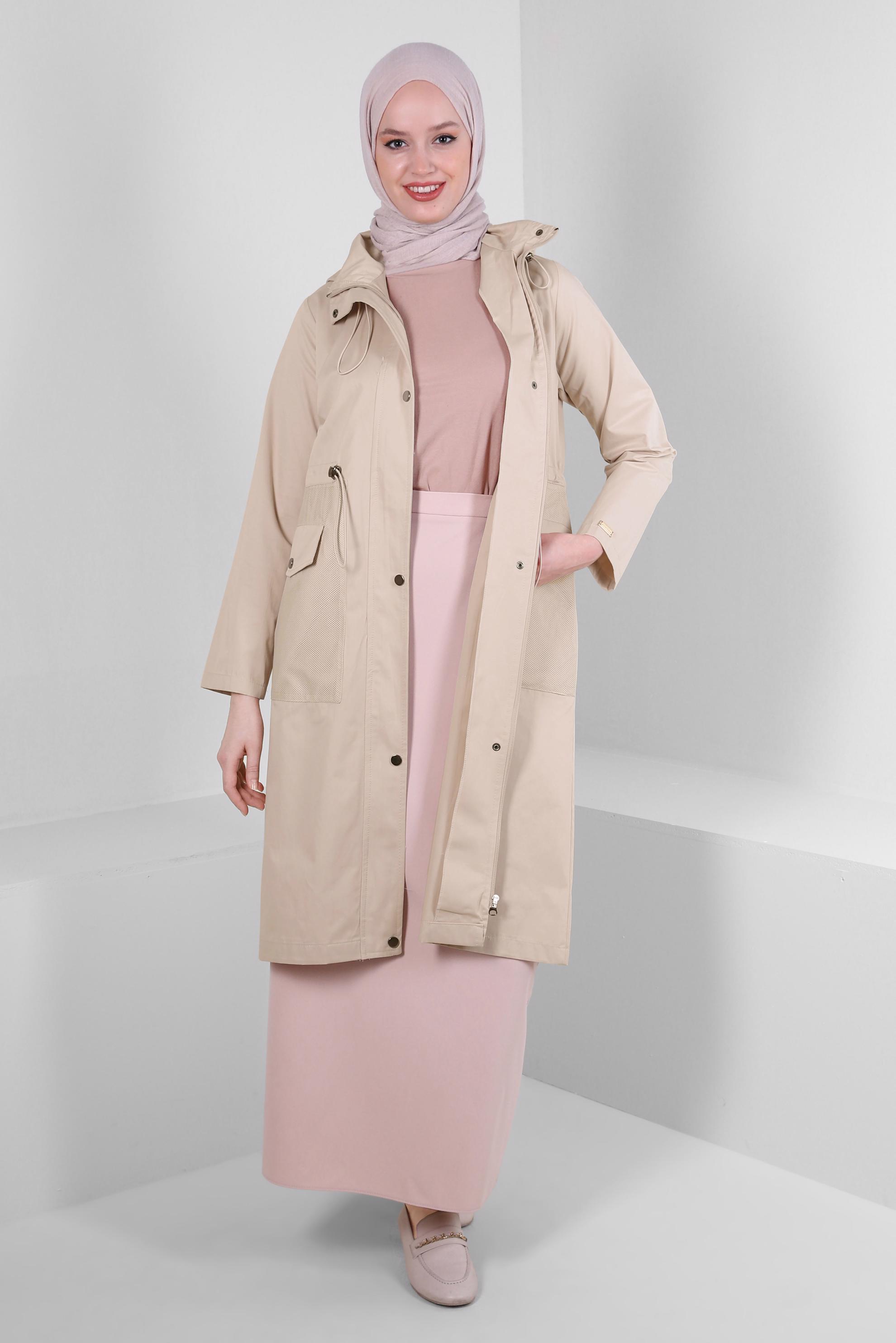 Tesettür giyim BEJ KAPÜŞONLU BELİ LASTİK İP DETAYLI TRENÇKOT 10762