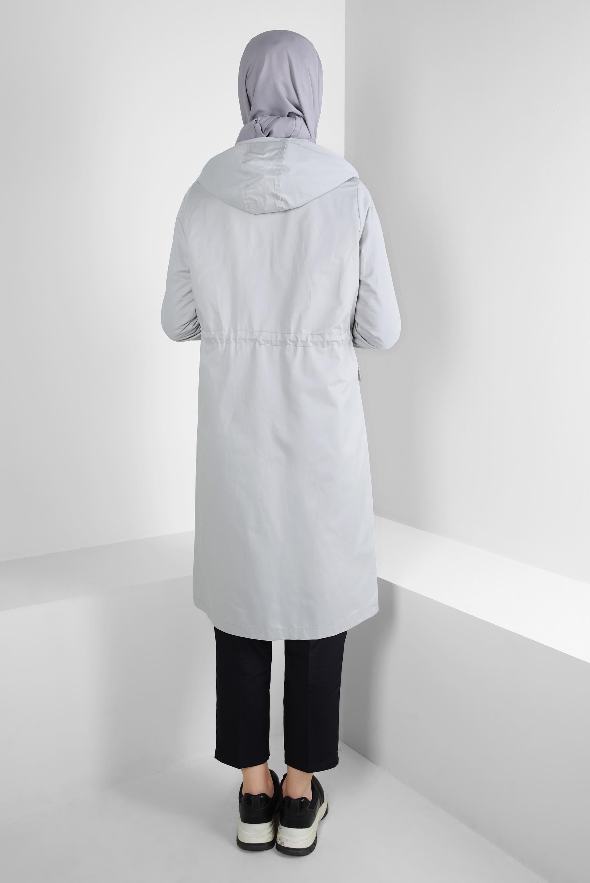 Tesettür giyim GRİ KAPÜŞONLU BELİ LASTİK İP DETAYLI TRENÇKOT 10762