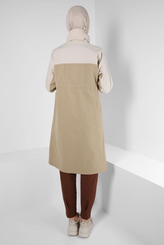 Tesettür giyim BEJ İKİ RENKLİ BELİ BÜZGÜLÜ TRENÇKOT 10764 - ALVİNA