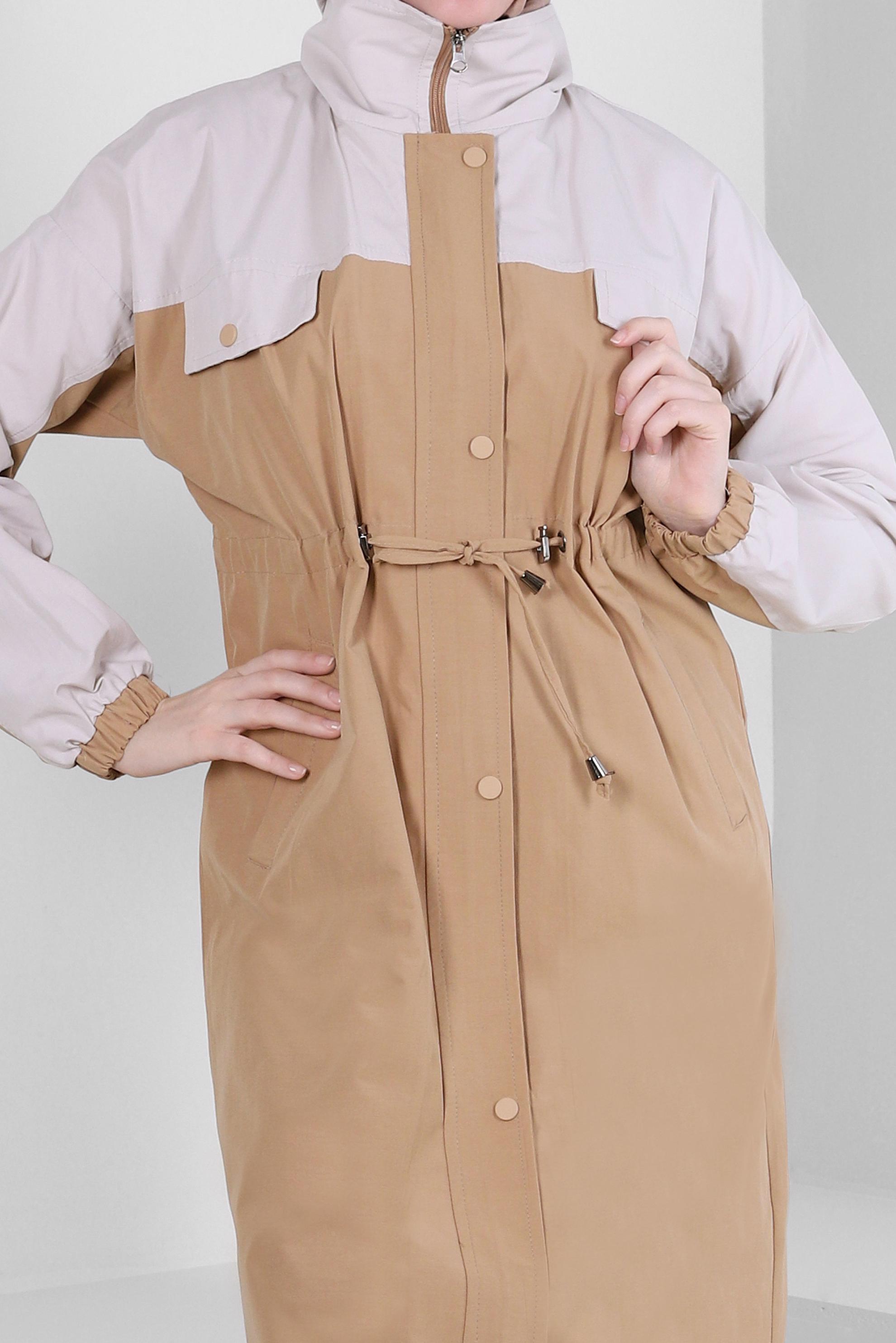 Tesettür giyim KAHVE İKİ RENKLİ BELİ BÜZGÜLÜ TRENÇKOT 10764