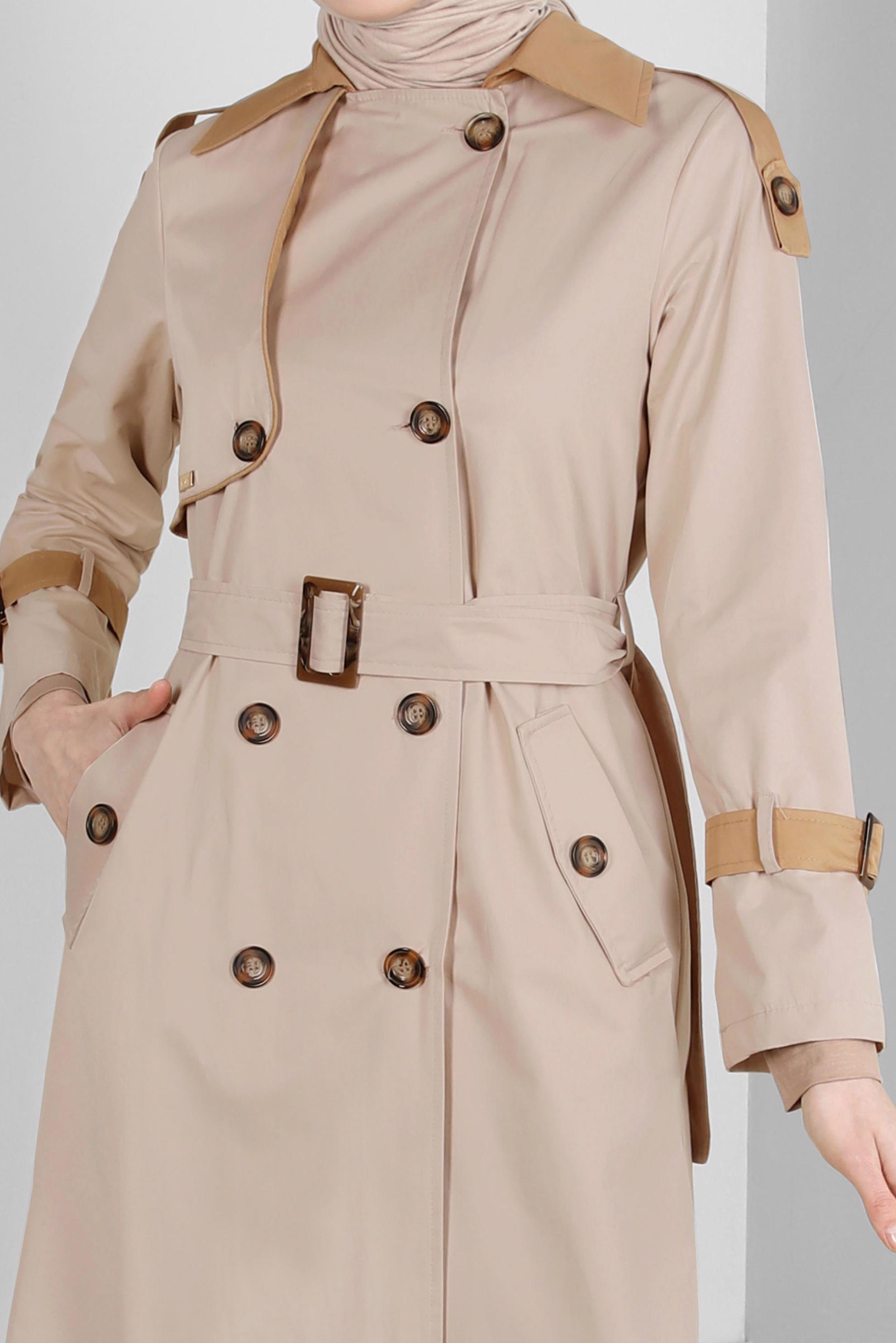 Tesettür giyim BEJ KEMERLİ DÜĞMELİ BANTLI TRENÇKOT 10765