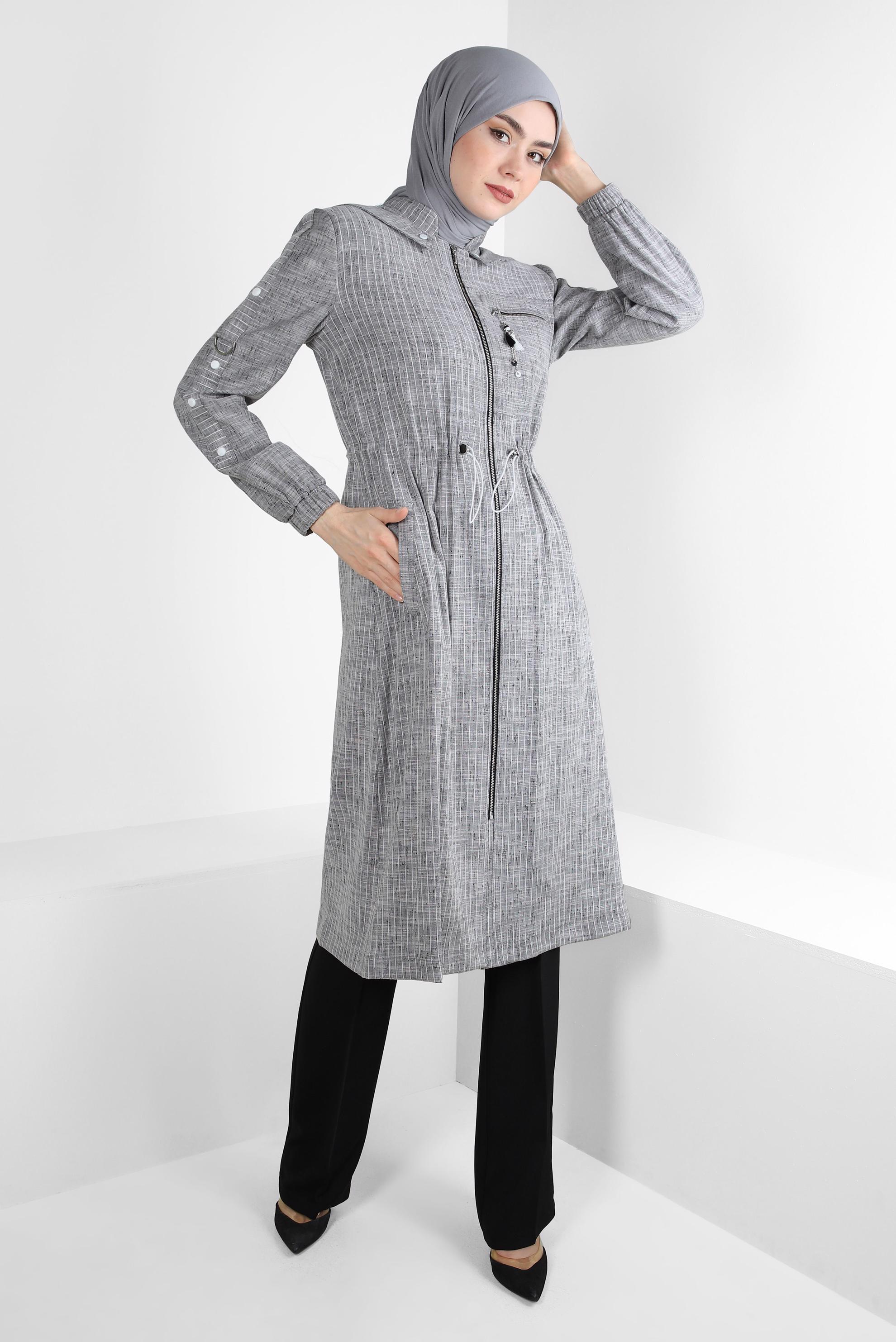 Tesettür giyim SİYAH ÇIKARILABİLİR KAPÜŞONLU ÇİZGİLİ TRENÇKOT 10767