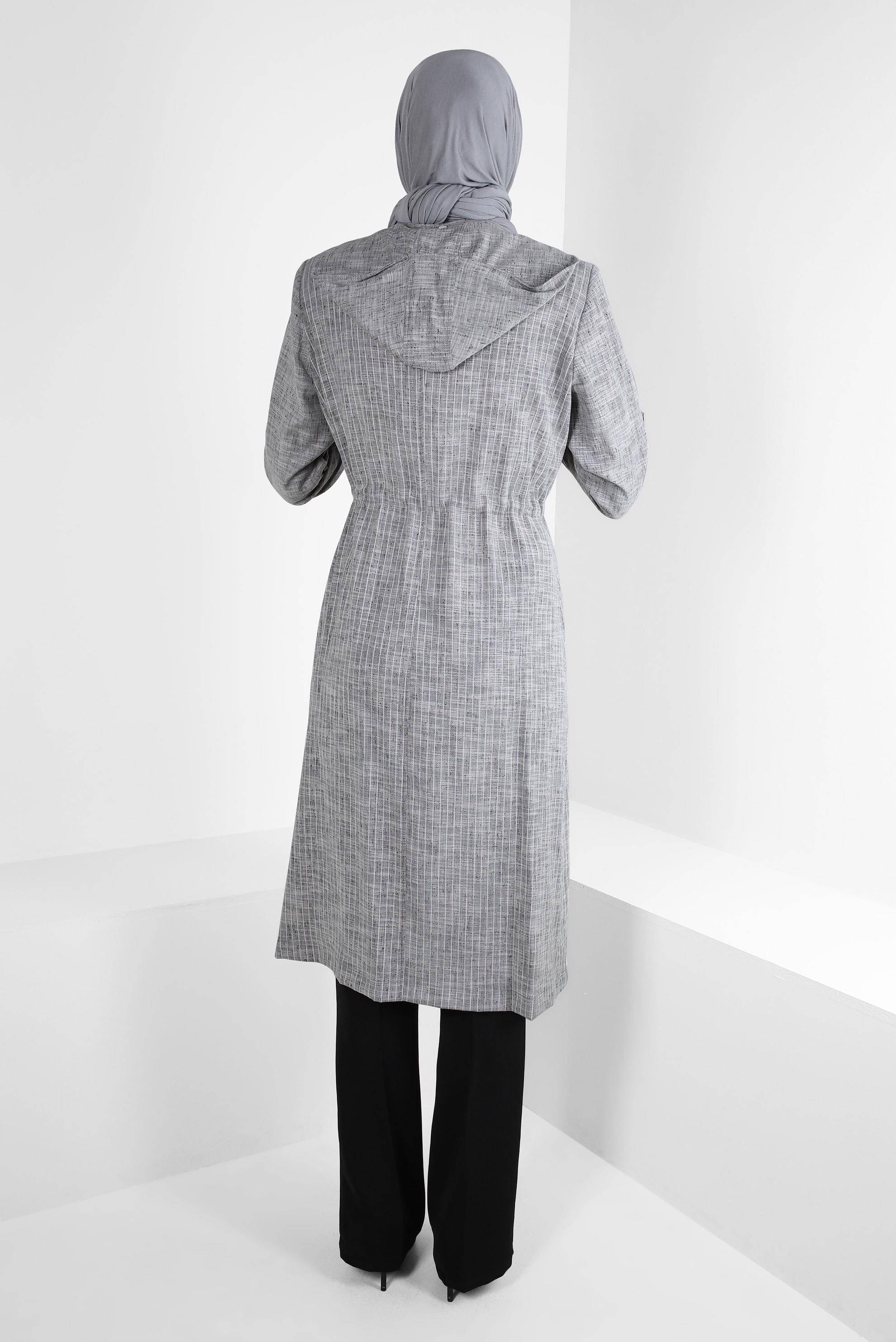 Tesettür giyim SİYAH ÇIKARILABİLİR KAPÜŞONLU ÇİZGİLİ TRENÇKOT 10767